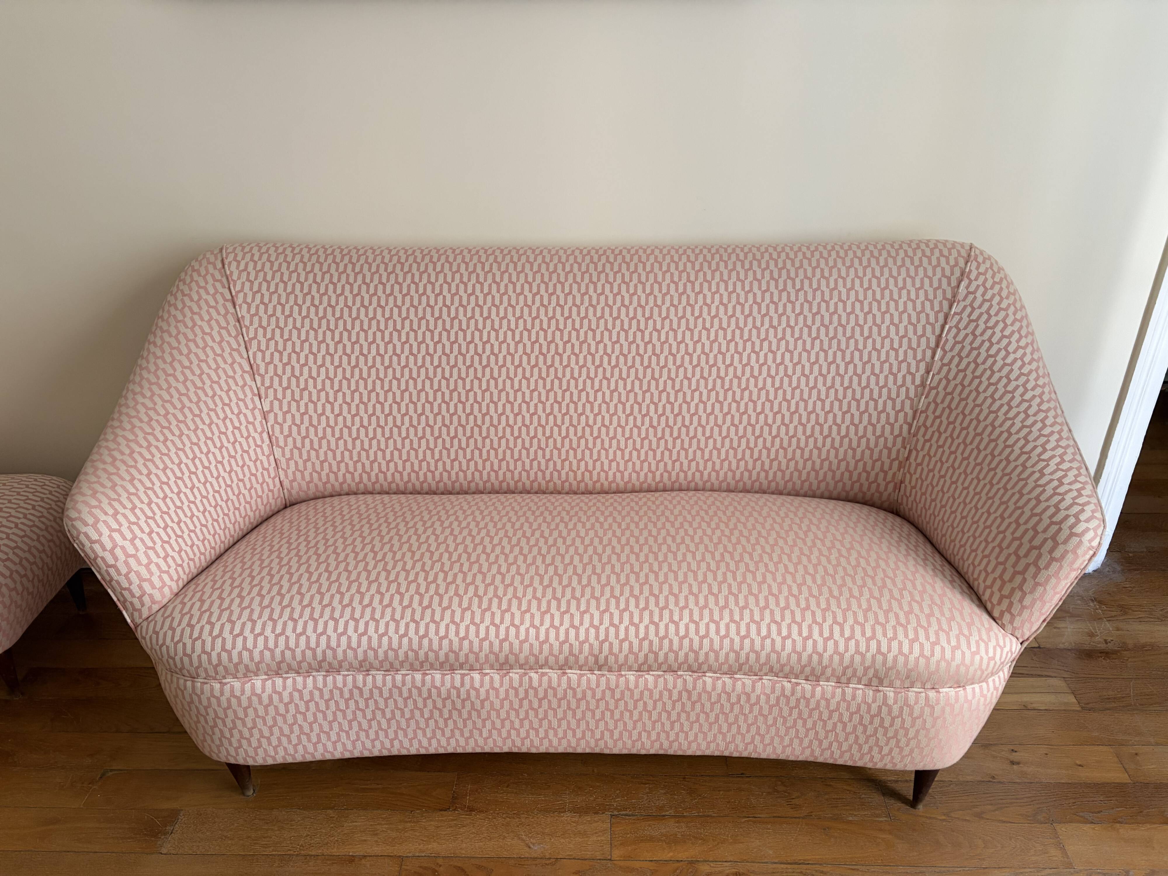 Vintage Italian 1960s pink fabric sofa – Organic design