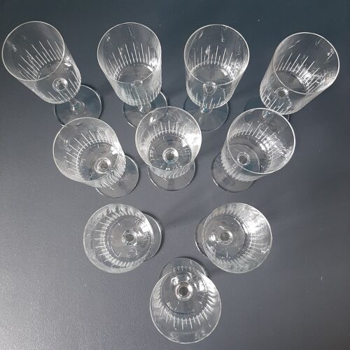 10 verres à pied en cristal gravé vintage