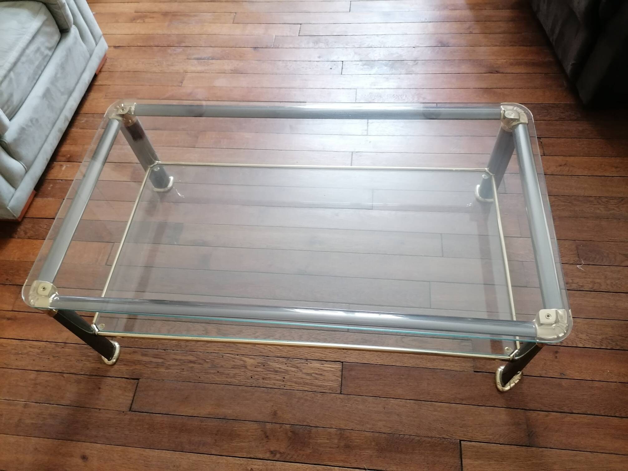 Table basse en métal, laiton et verre - Années 60-70.