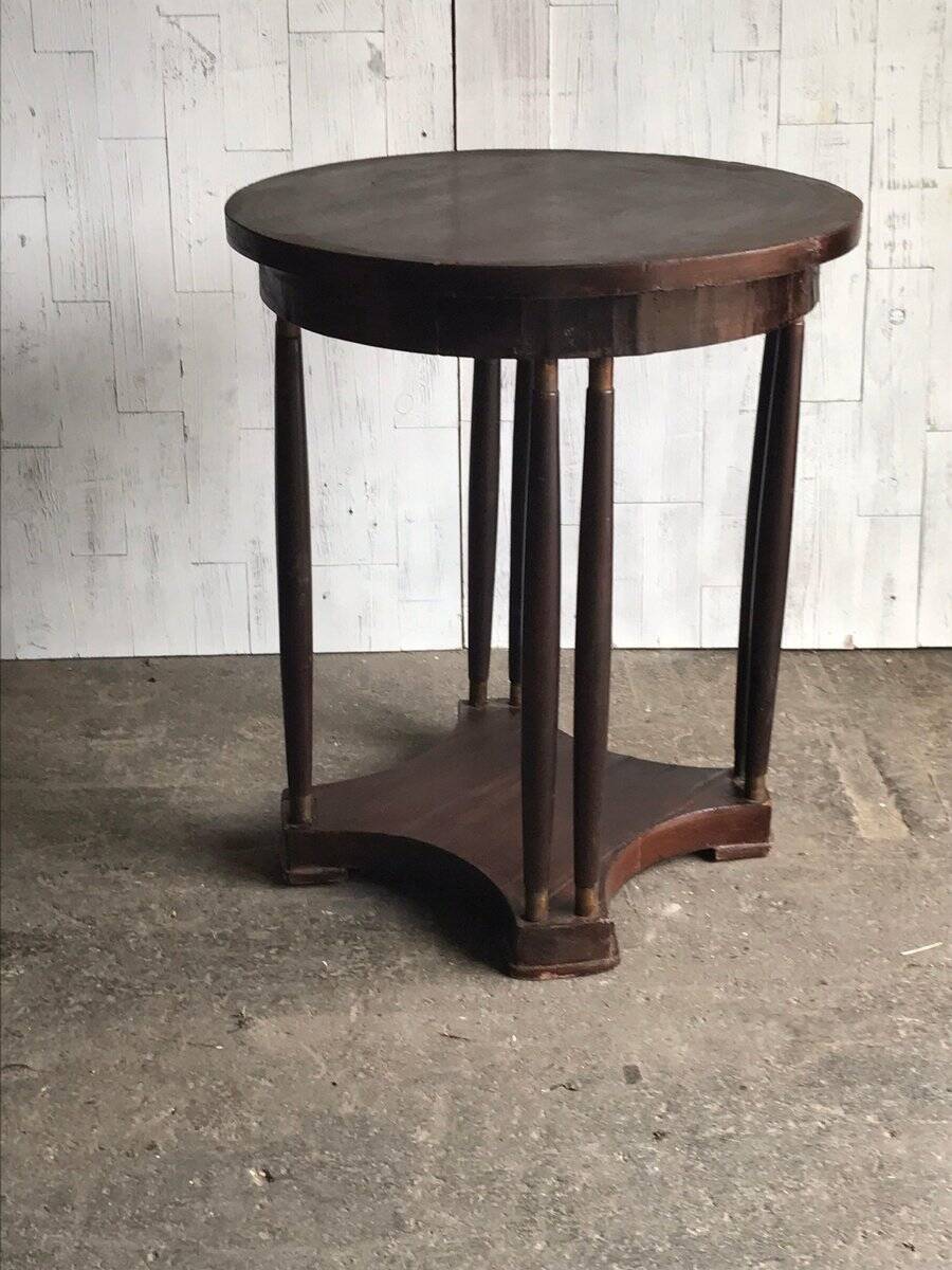 Art Nouveau side table in brown mahogany, circa 1920, with sculpted lines.