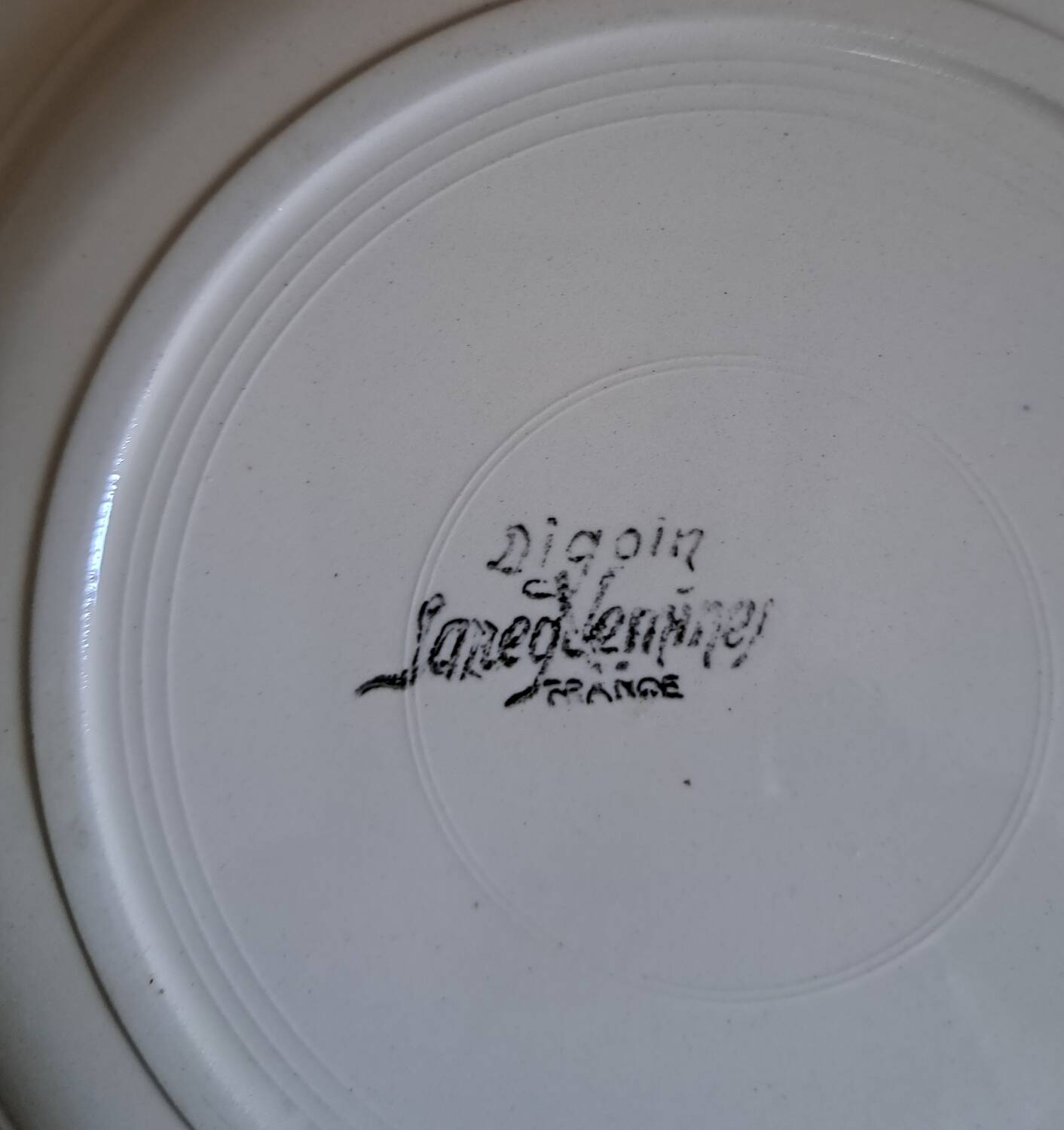 Set of 9 Sarguemines ivory soup plates
