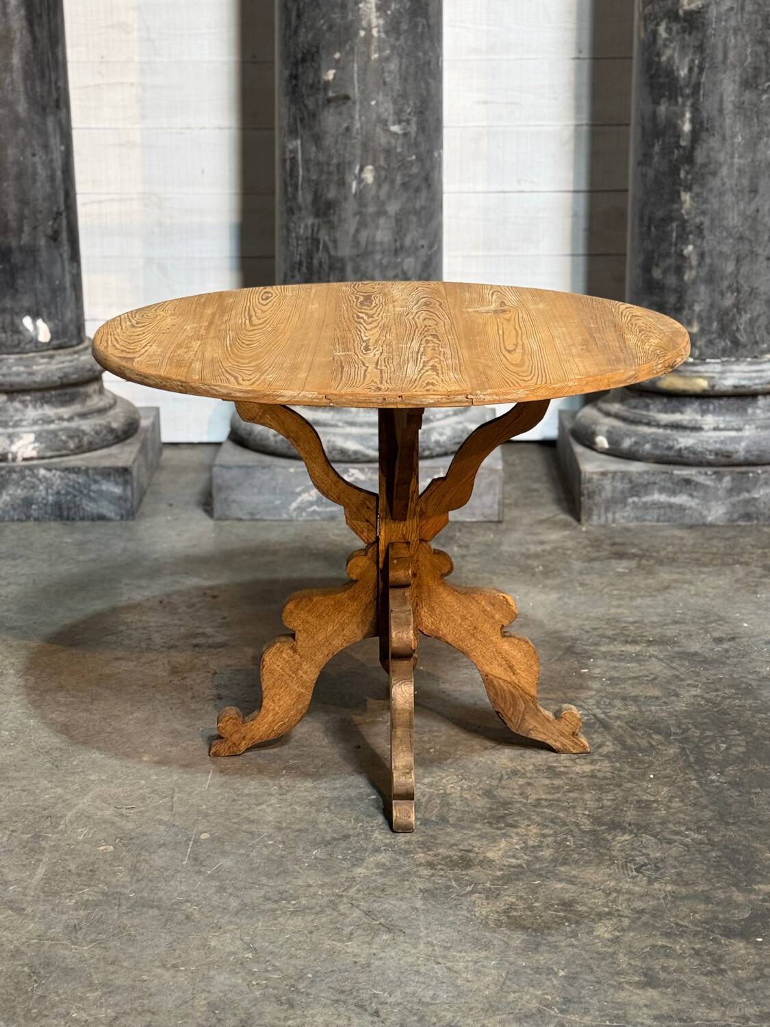 Round table in pitch pine and oak