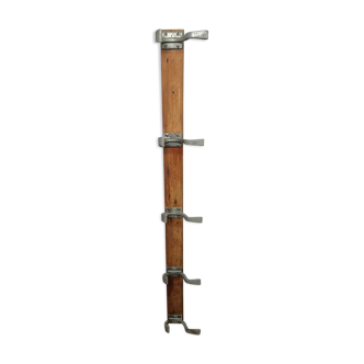 Wall coatrack