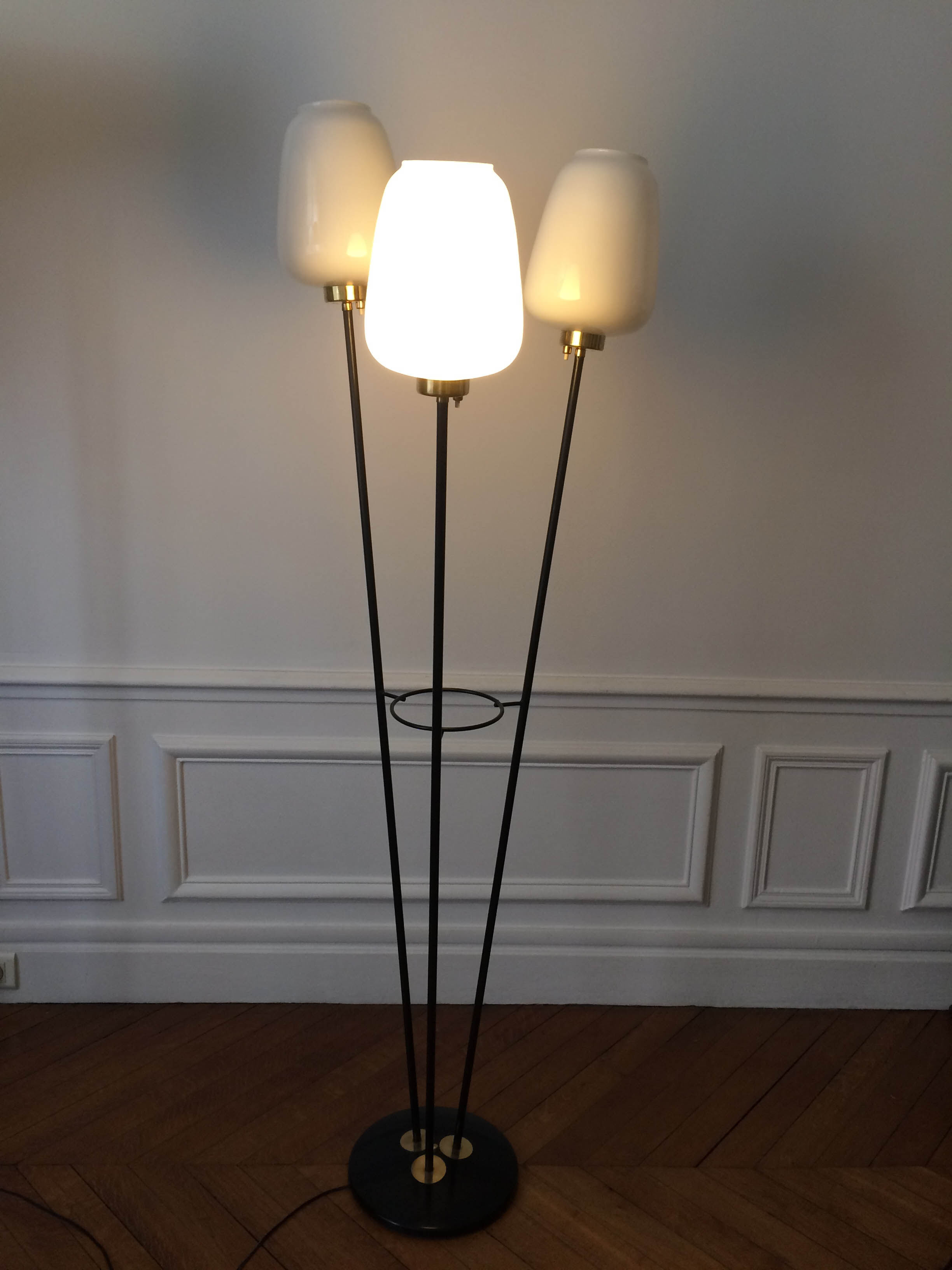 Italian 3-branch lamppost with opaline 1960