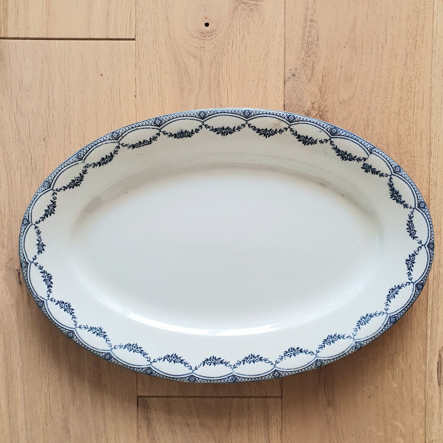 Plate on base Terre de Fer Petit Trianon