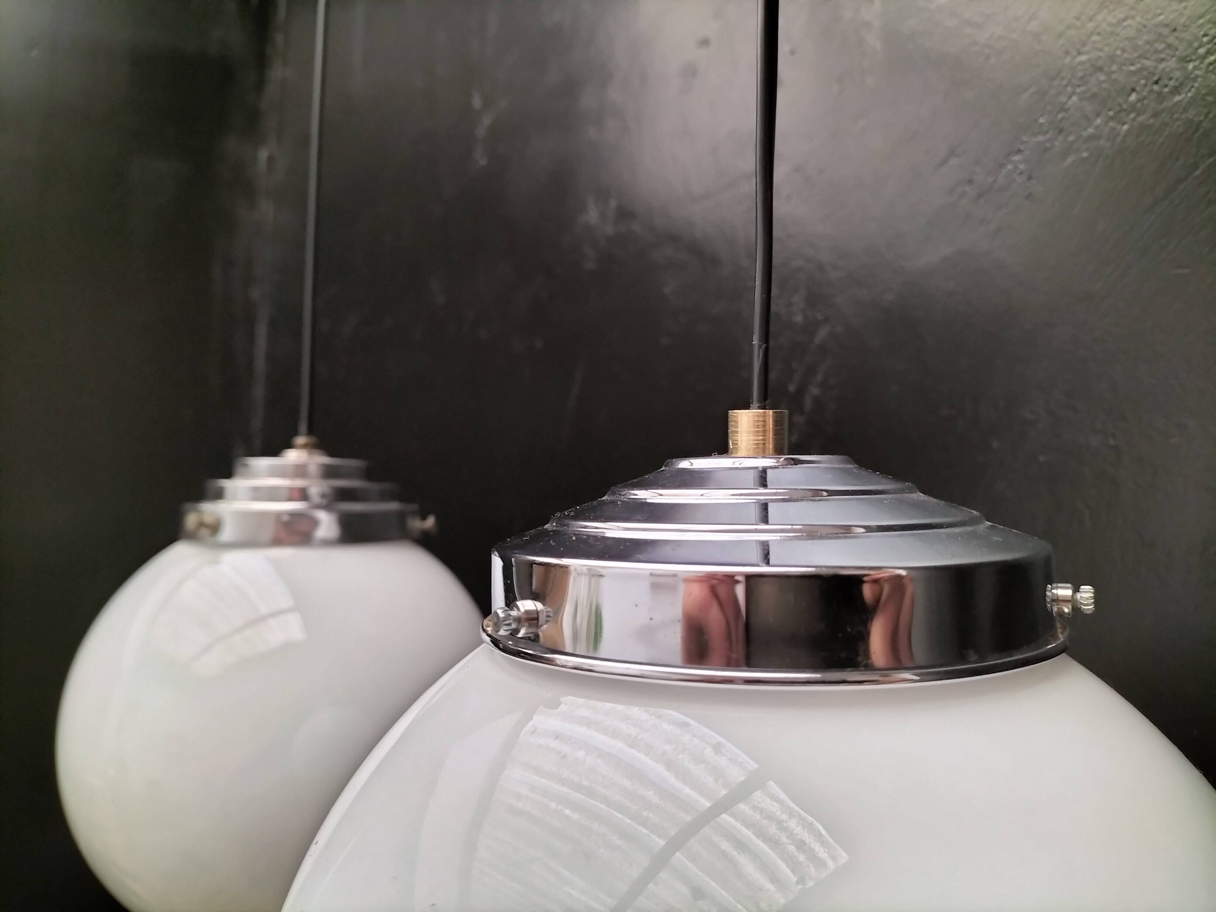2 suspensions boules opalines