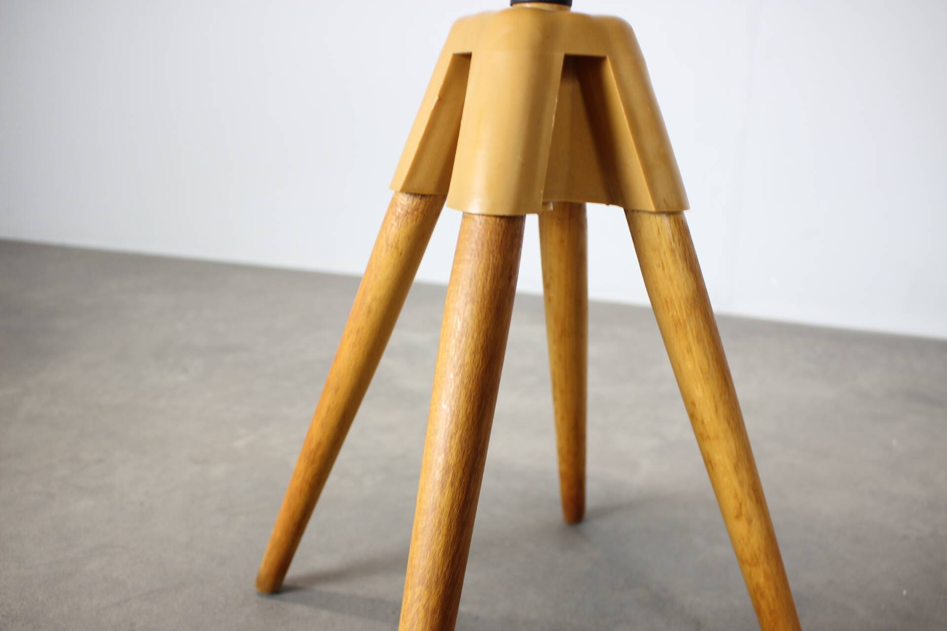 Tabouret d'atelier réglable du milieu du siècle, Tchécoslovaquie, années 1960