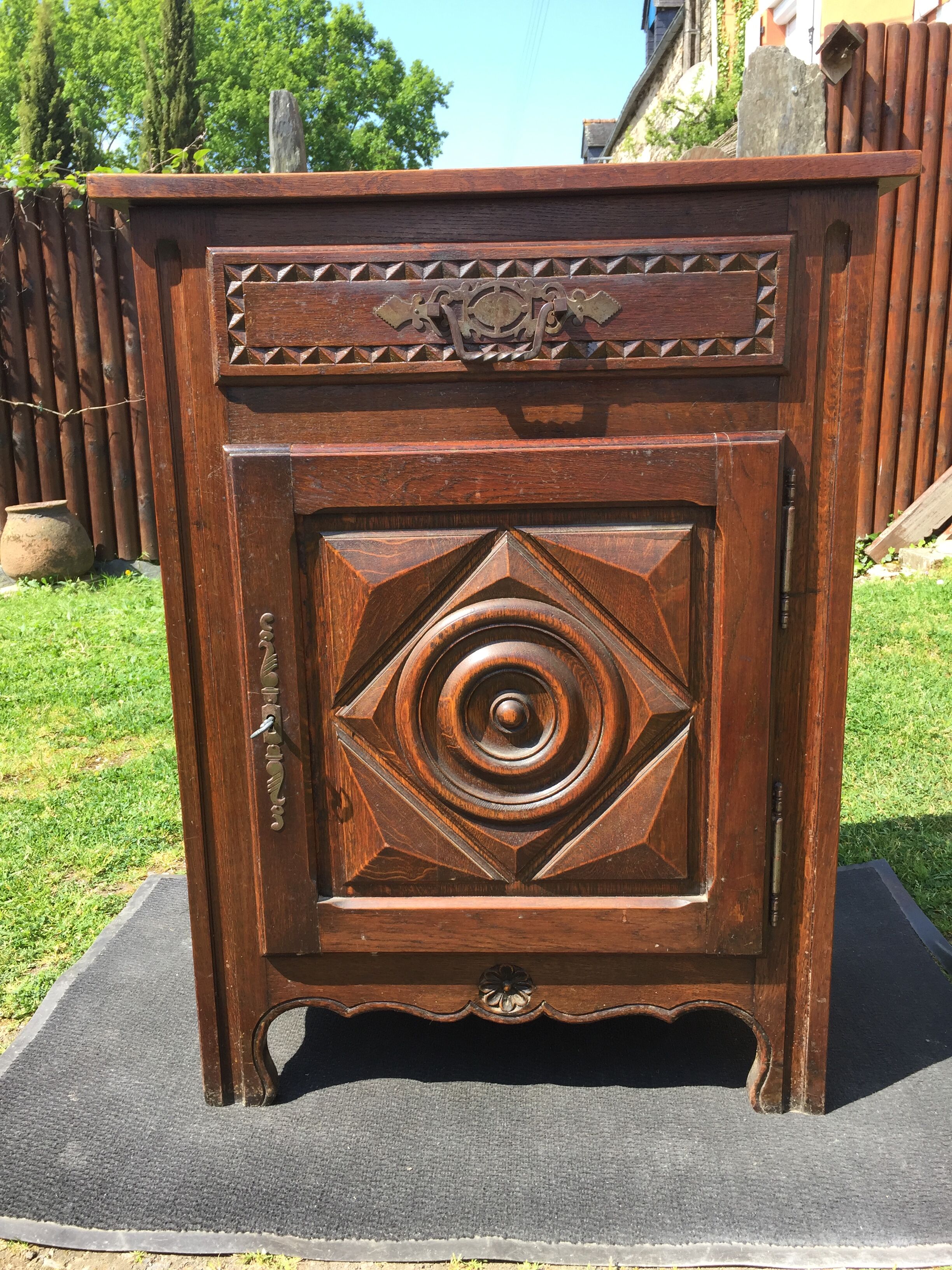 Buffet neo Louis XIII in oak with 1 door and 1 drawer.