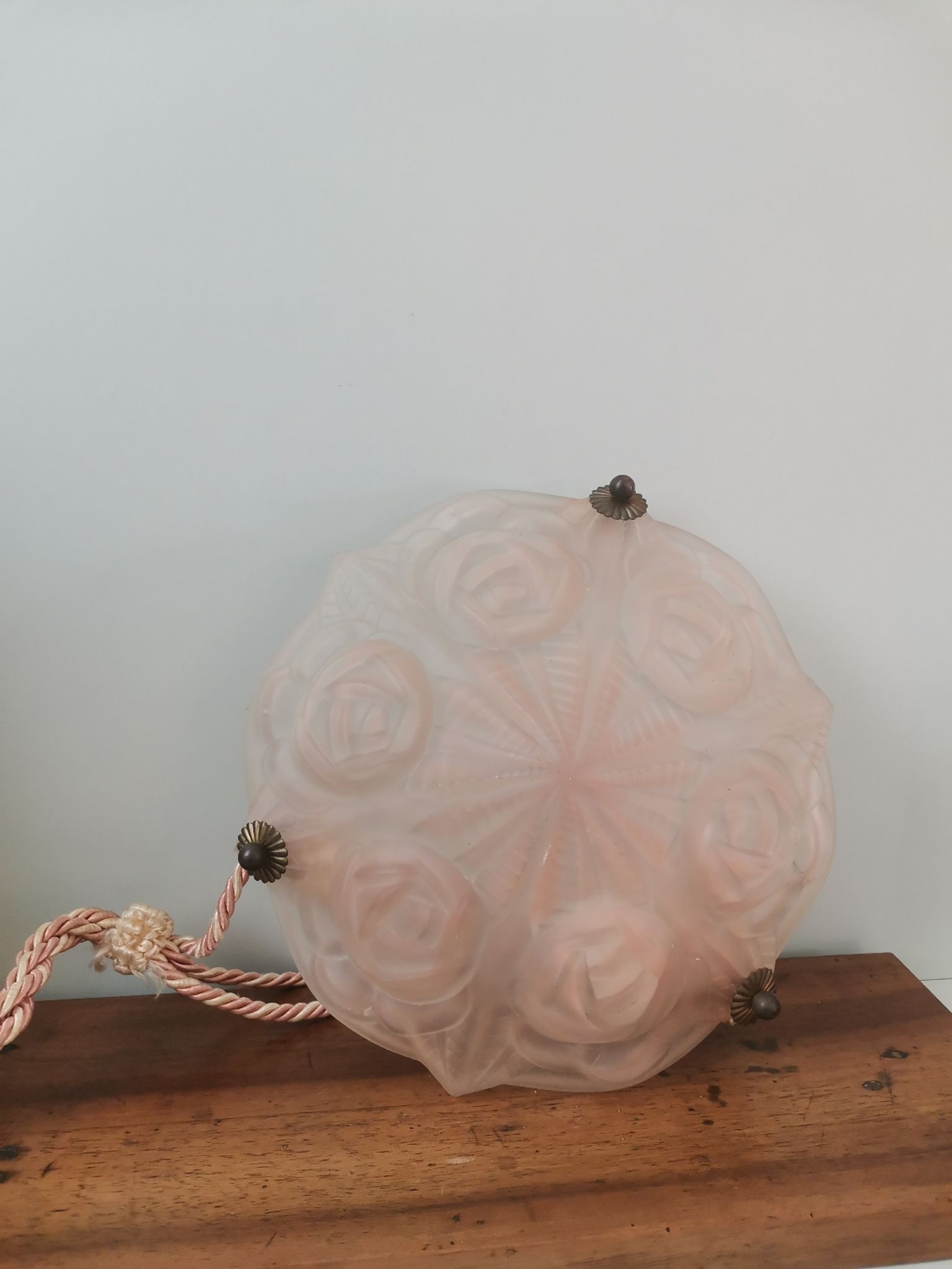 Suspension lampe en verre moulé pâte de verre rose vintage