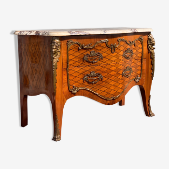 Commode d’apparat galbée Louis XV en marqueterie