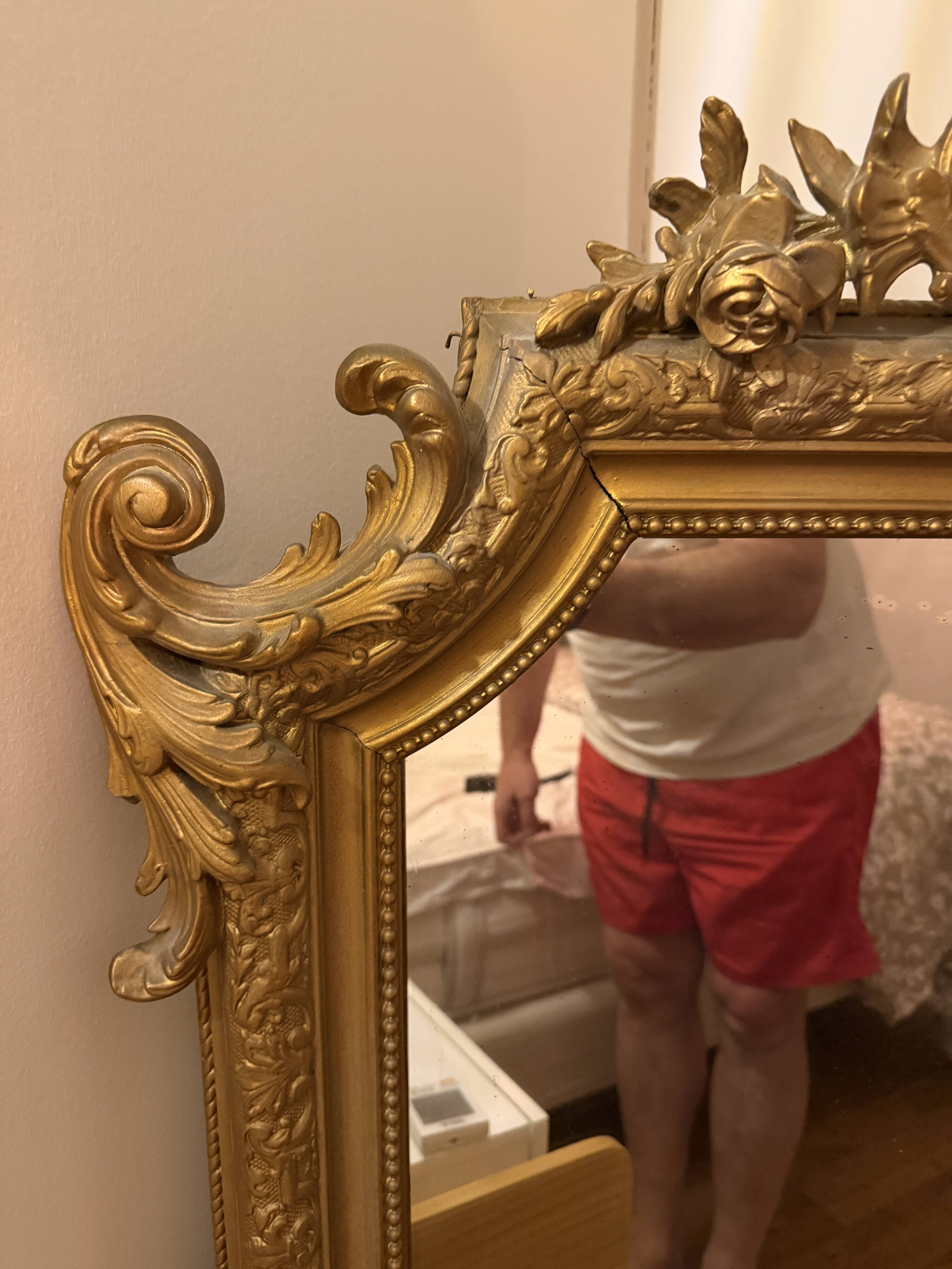 Antique gilded mirror from the late 19th century.