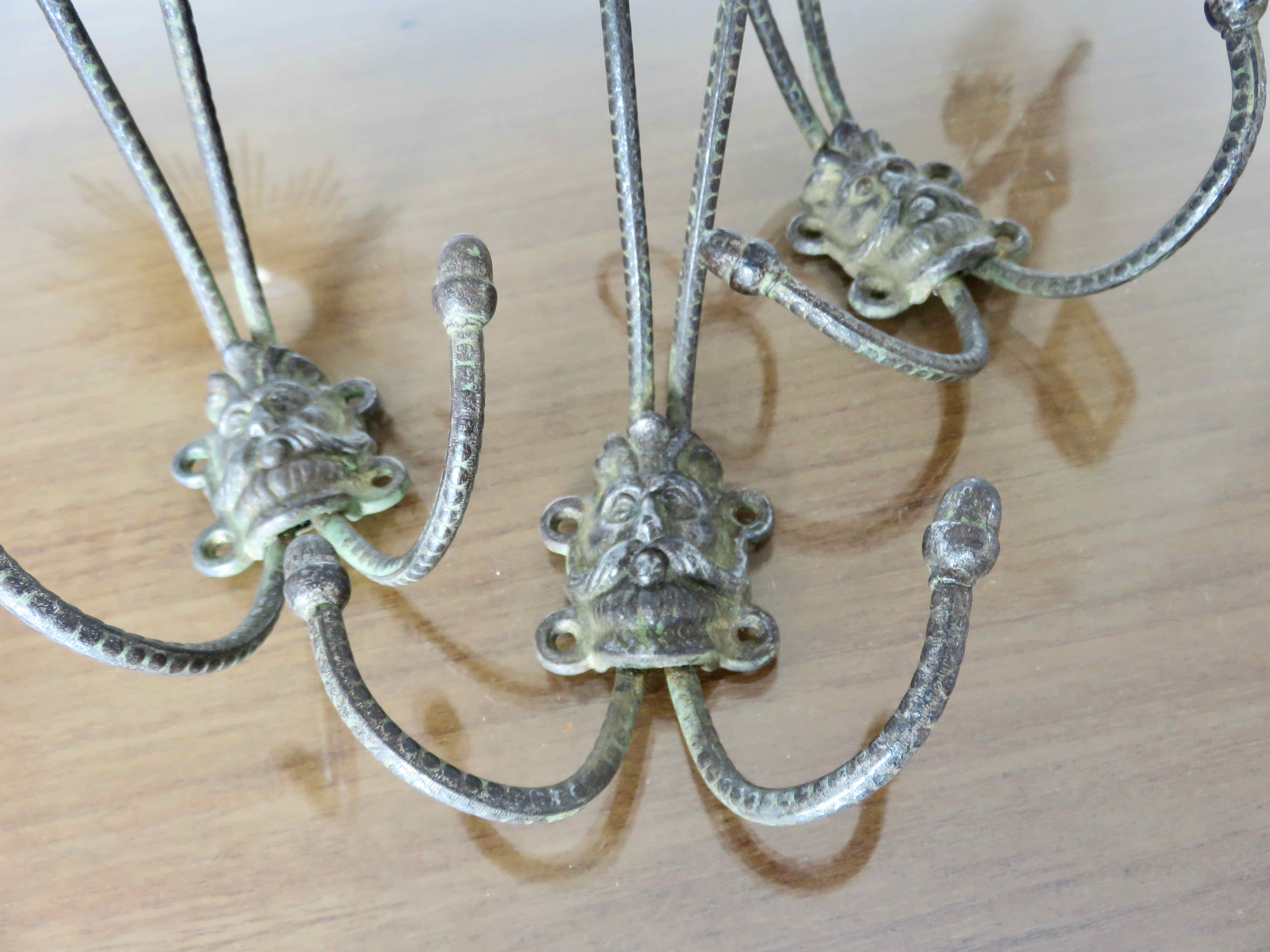 Série de 3 anciennes patères, porte manteau, fin XIX ème, début XX ème