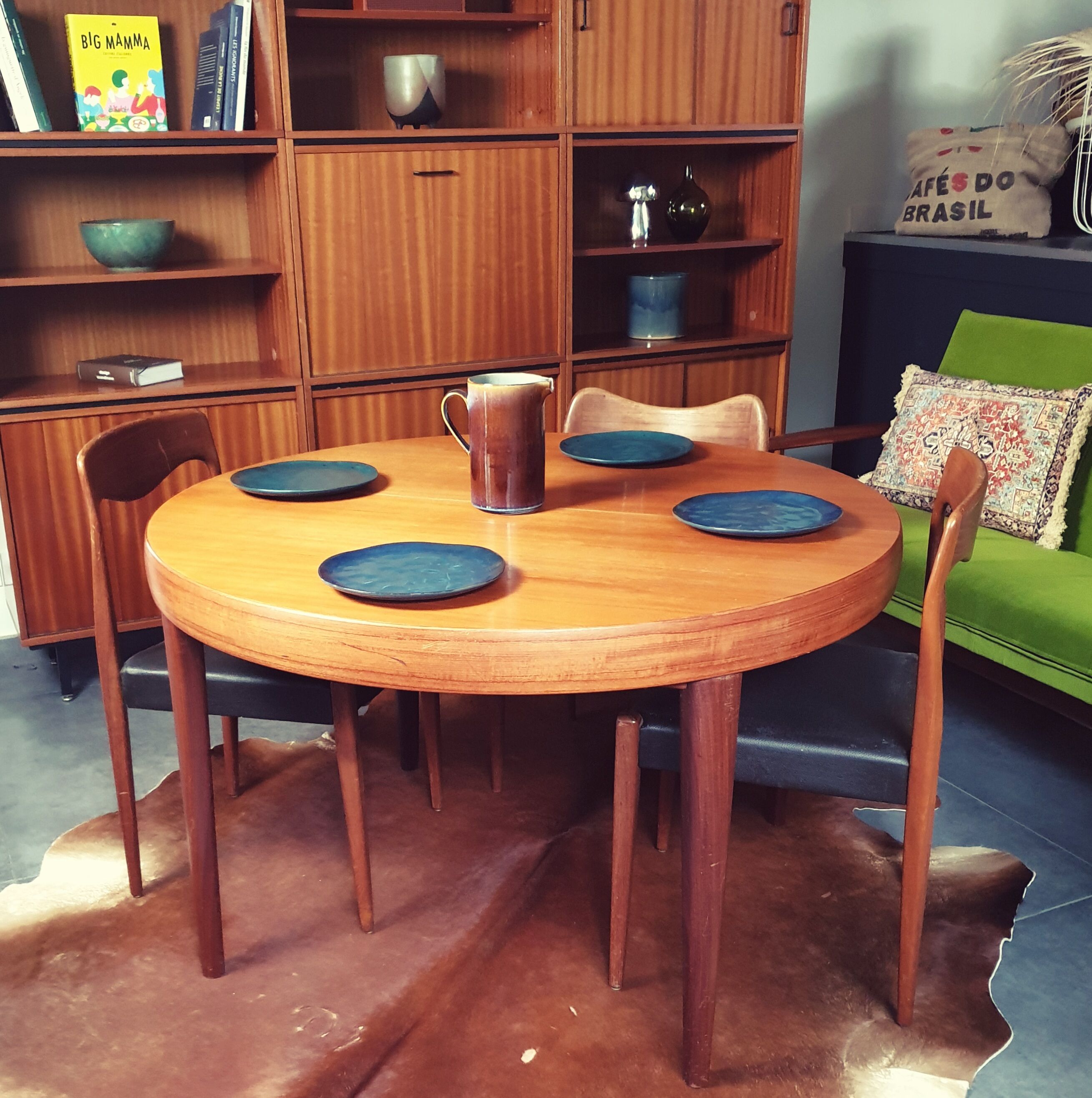 Round table in vintage teak 60s Scandinavian Rochebobois