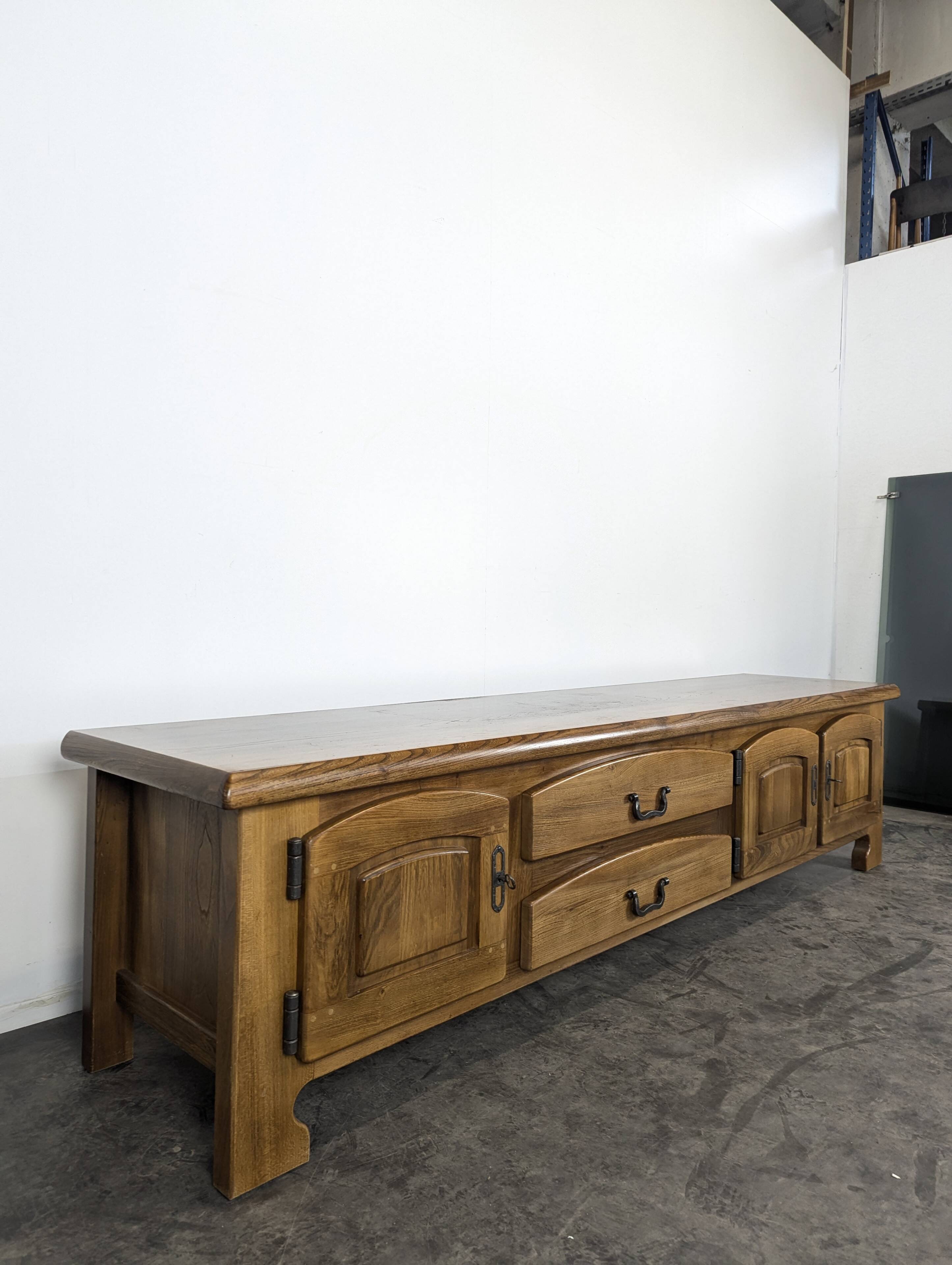 Low buffet in solid oak