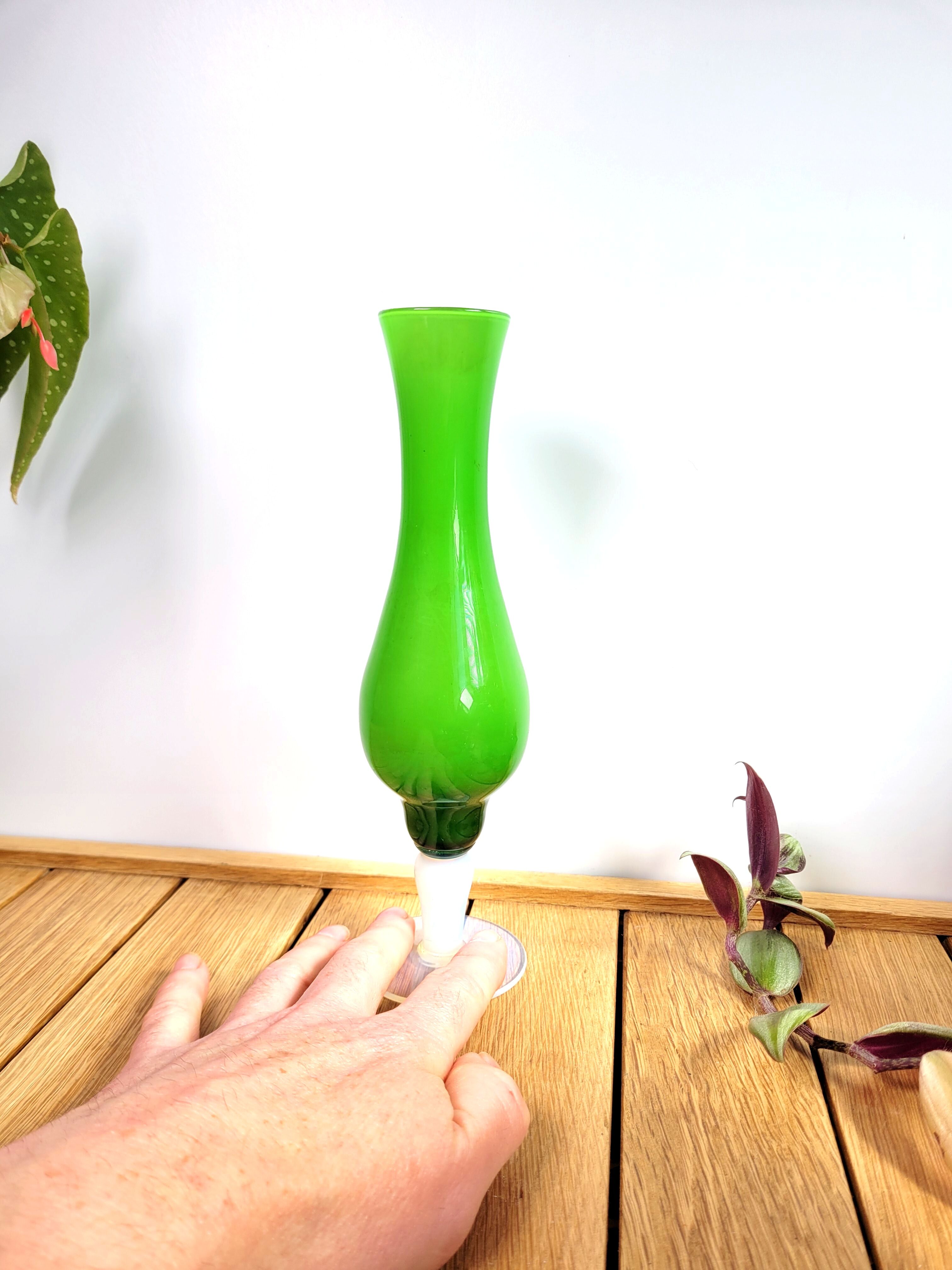 Opaline soliflore vase