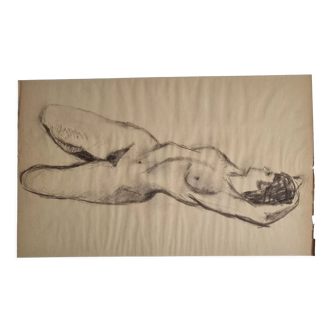 Etude de nu allongé au fusain, école française du XXème siècle