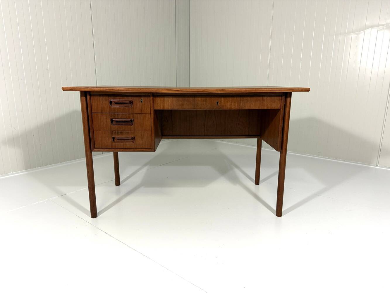 Bureau en teck Gunnar Nielsen Tibergaard Danemark