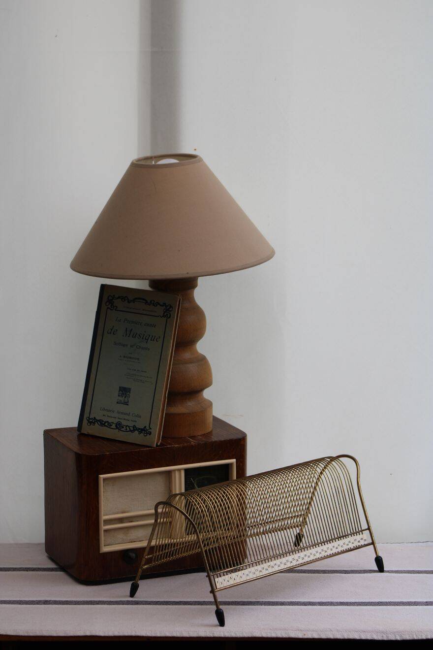 Gold metal vinyl holder
