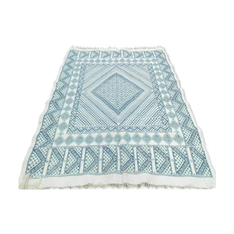 Blue and white Moroccan Berber kilim in 160x233cm hand made wool rug