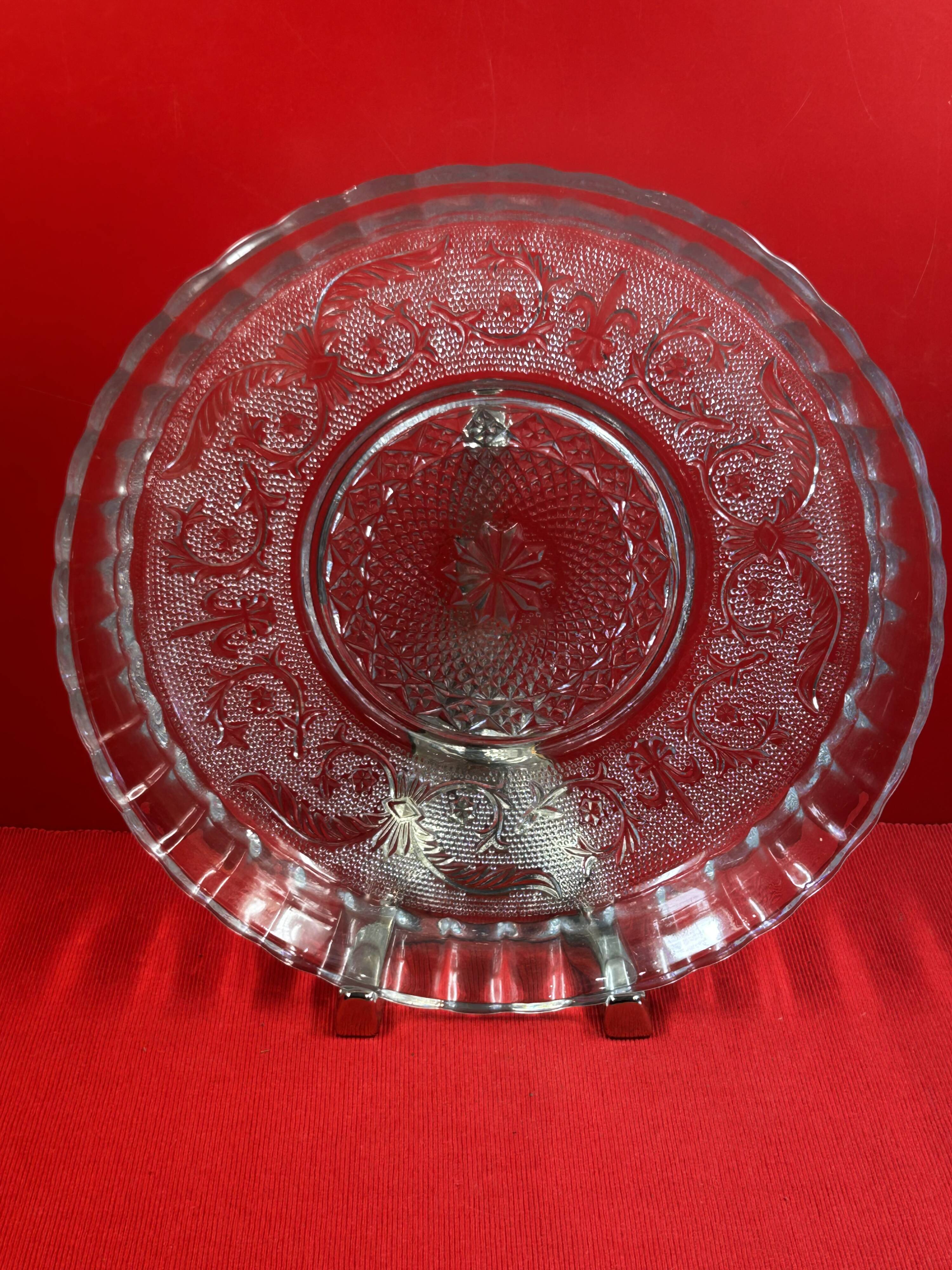 Large glass dish - Decorated with scrolls and lilies