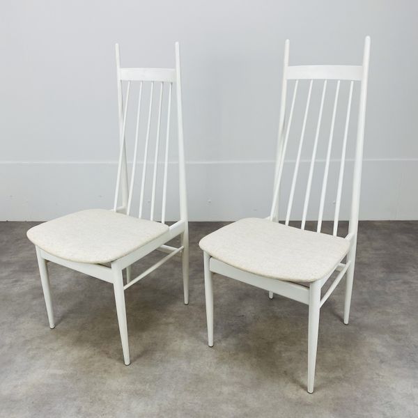 2 chaises scandinaves à barreaux blanches années 60