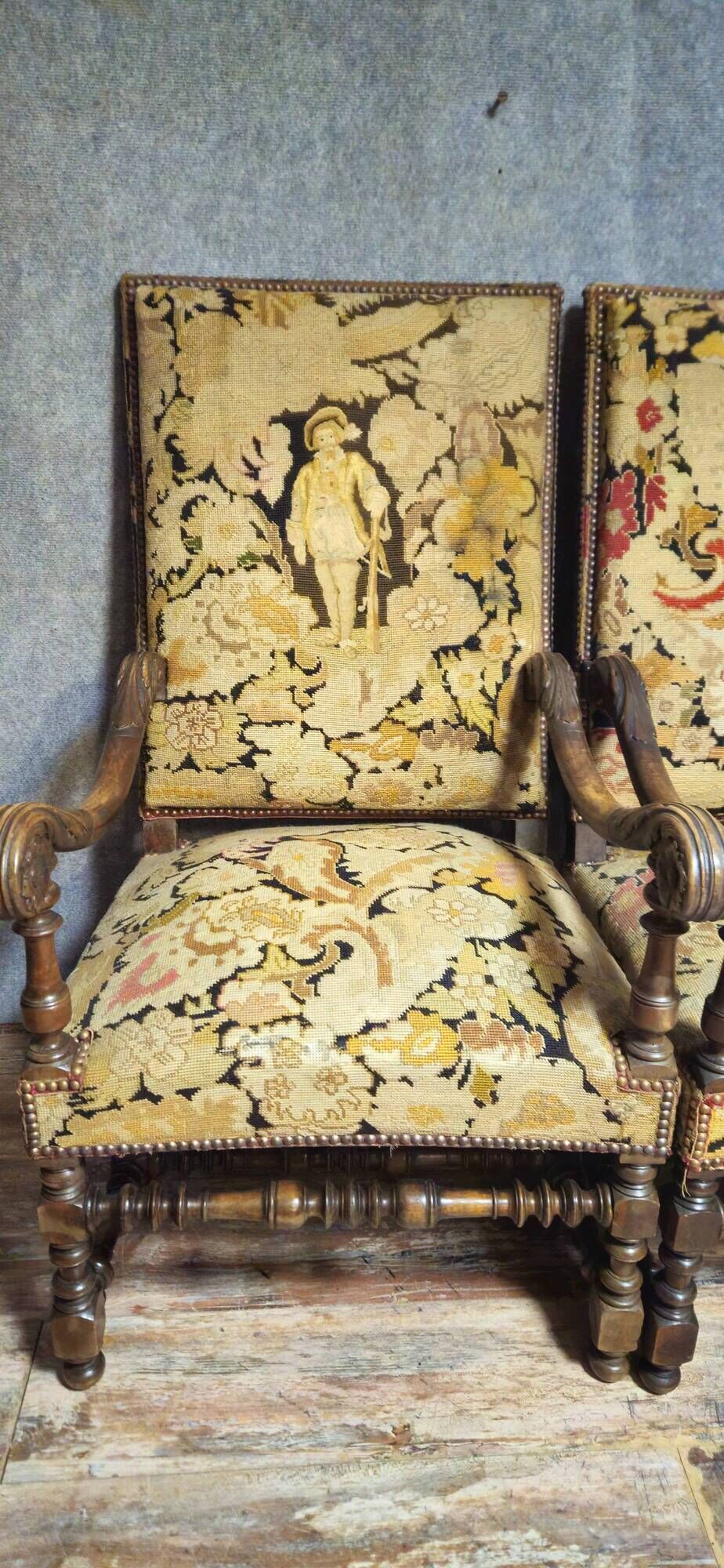 Pair of antique carved wooden armchairs – Figurative upholstery