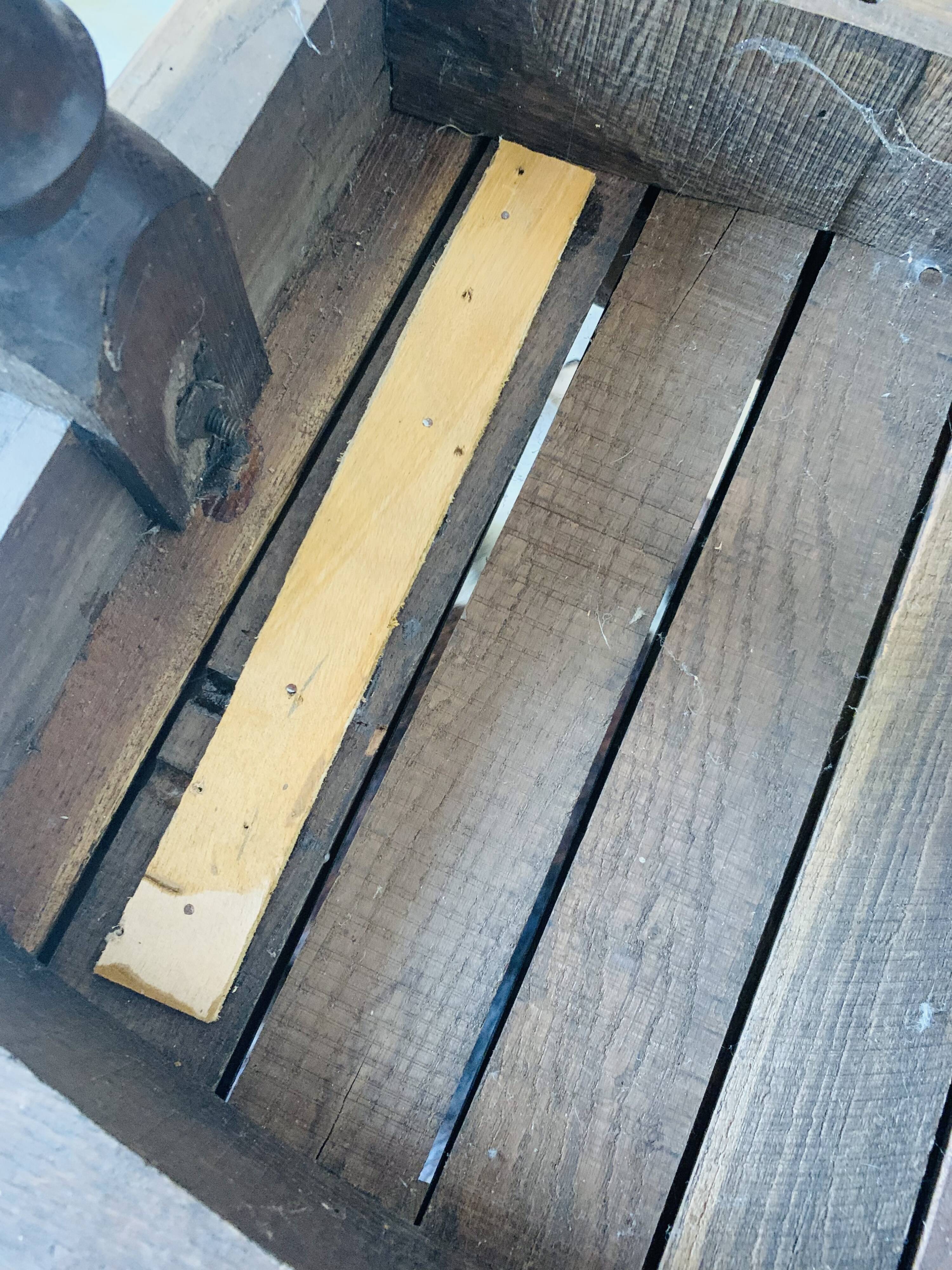 Ensemble de 5 chaises en bois, travail artisanal