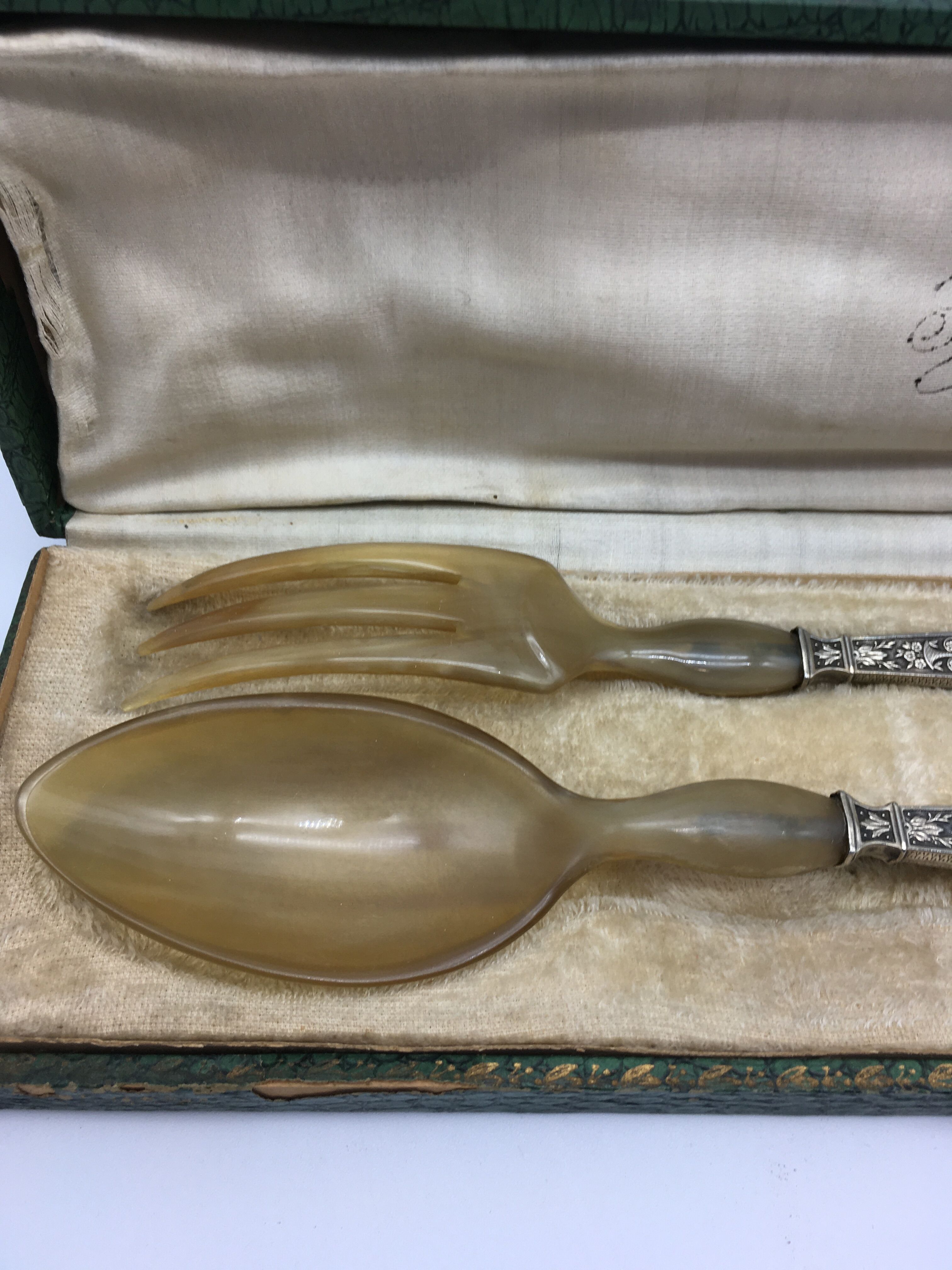 Stuffed silver salad cutlery