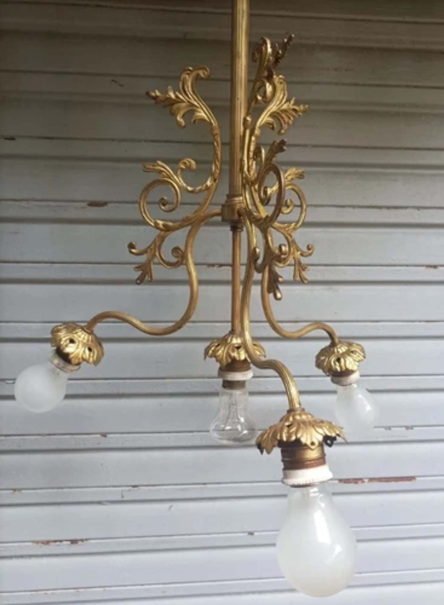 Antique 19th-century chandelier with 4 lights in gilded bronze, Napoleon III style - in working condition.