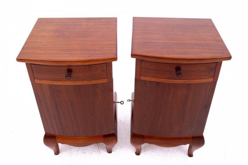 Paire de tables de chevet, Pologne, années 1940. Après rénovation.