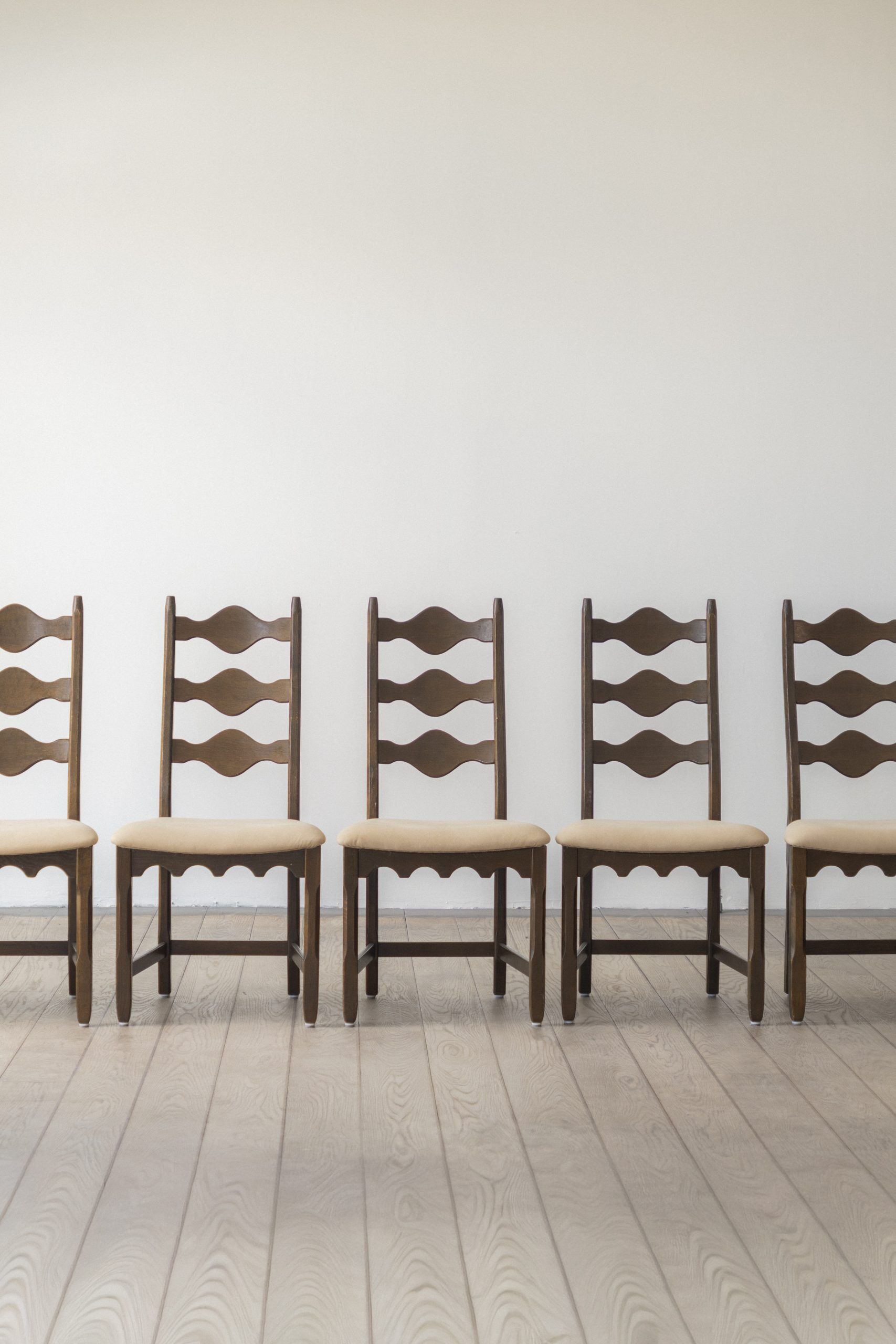 Henning Kjærnulf, chaise de salle à manger (ensemble de huit)