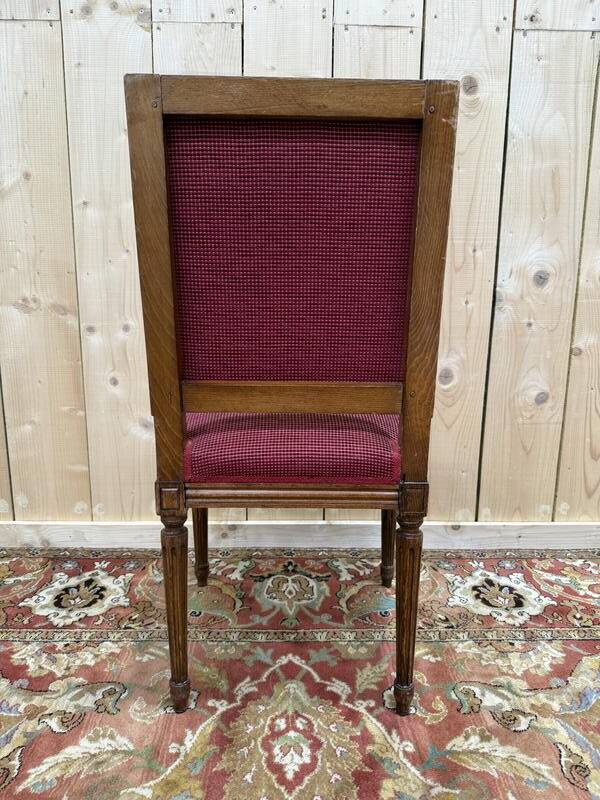 Suite de 6 chaises de style Louis XVI dossier carré