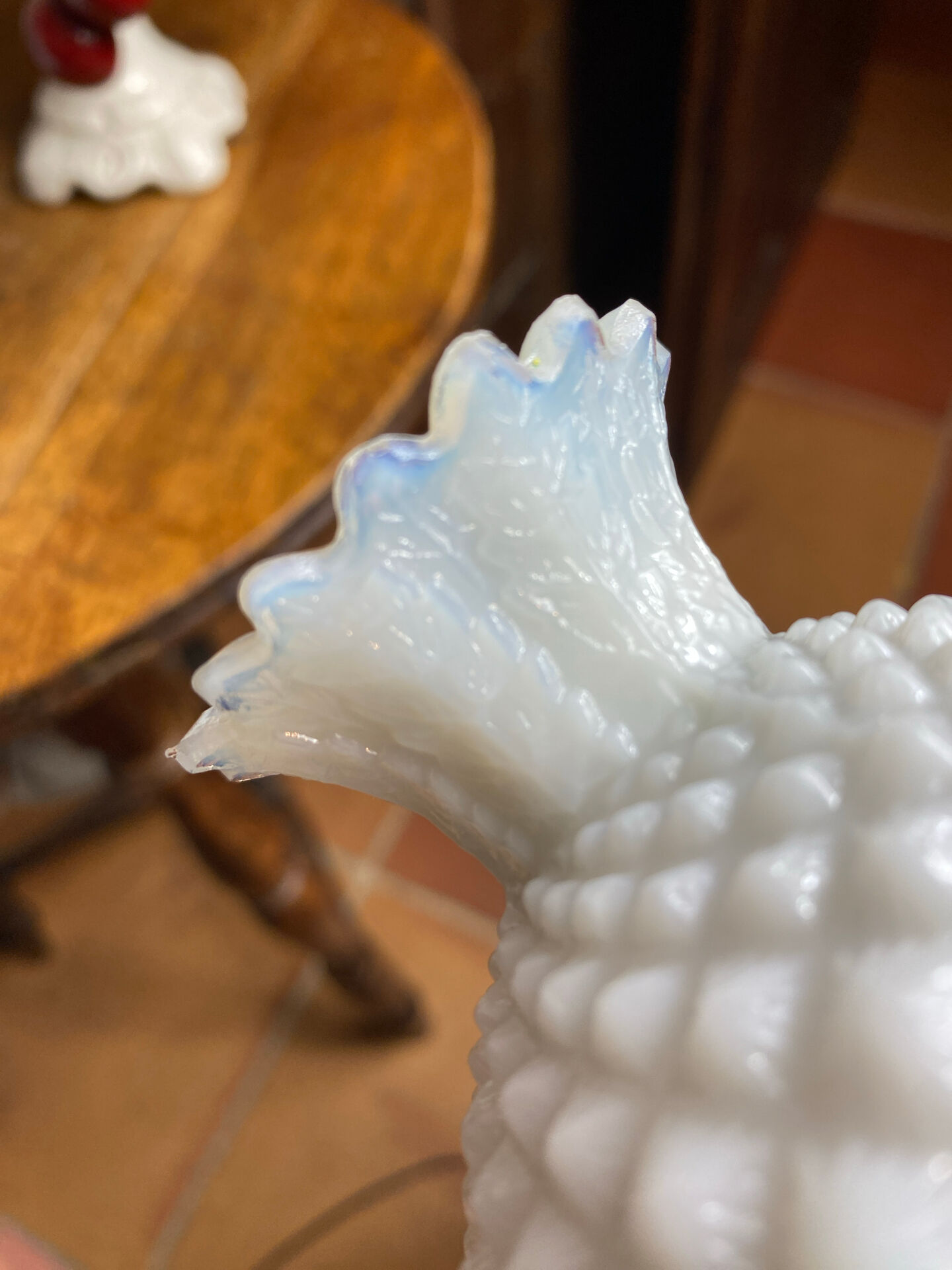Pineapple bonbonnière in white opaline