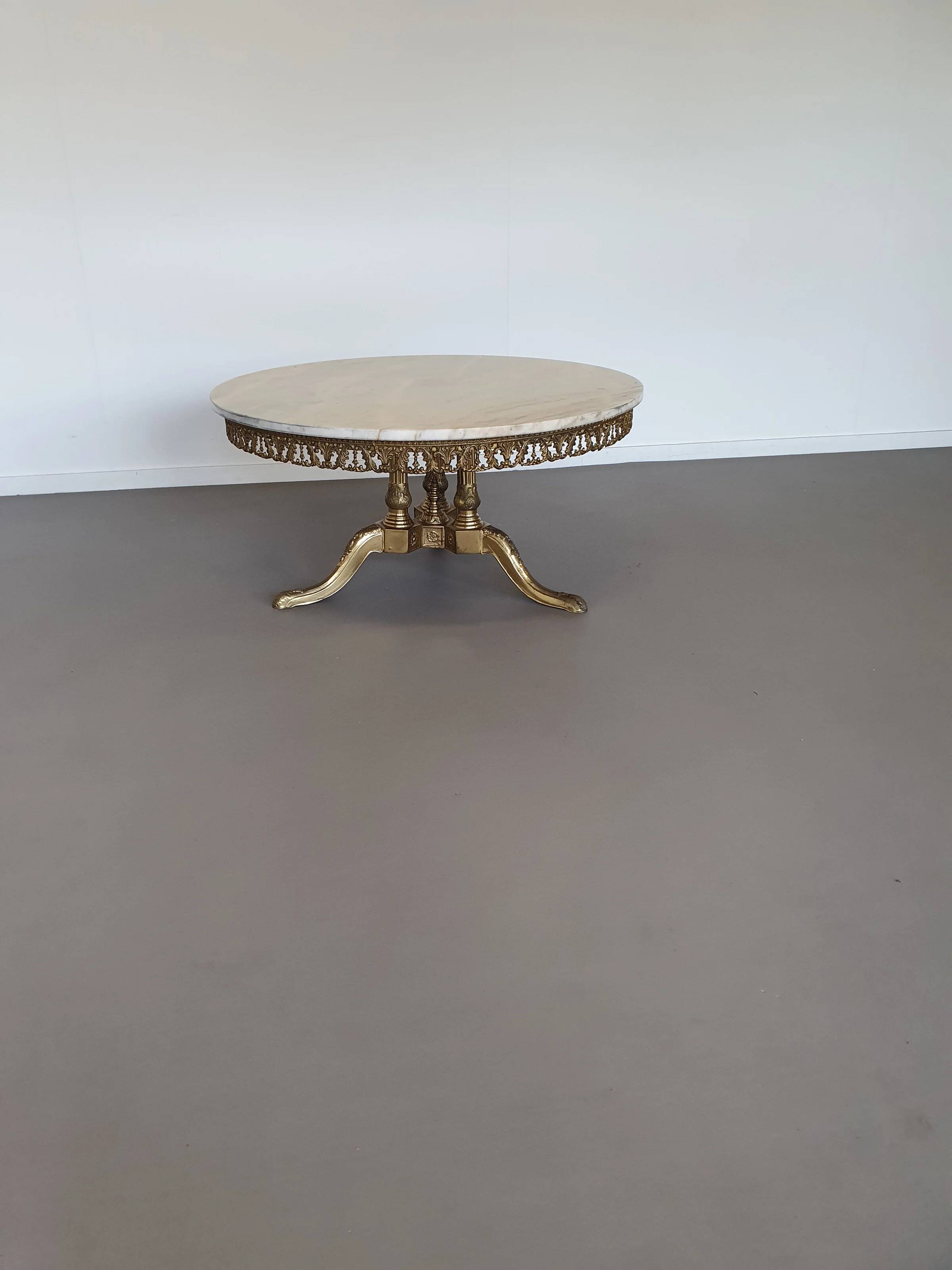 1960s marble coffee table. Marble top / fire-gilded base with many details
