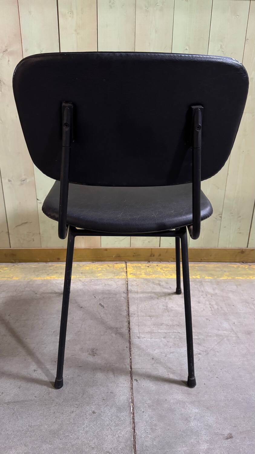 Airborne chair in vintage vinyl