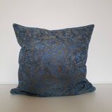 Housse de coussin en soie brodé