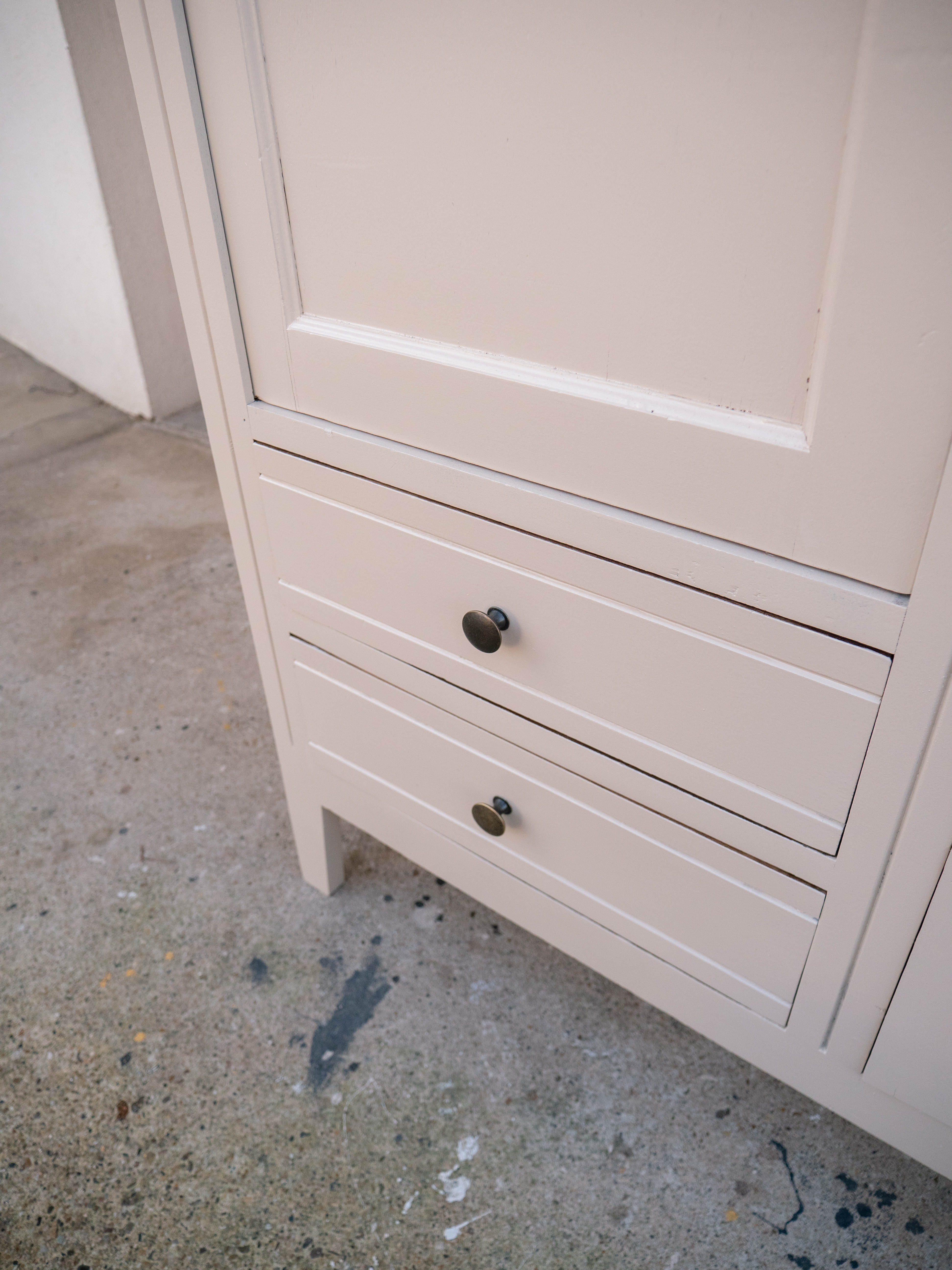 Armoire parisienne