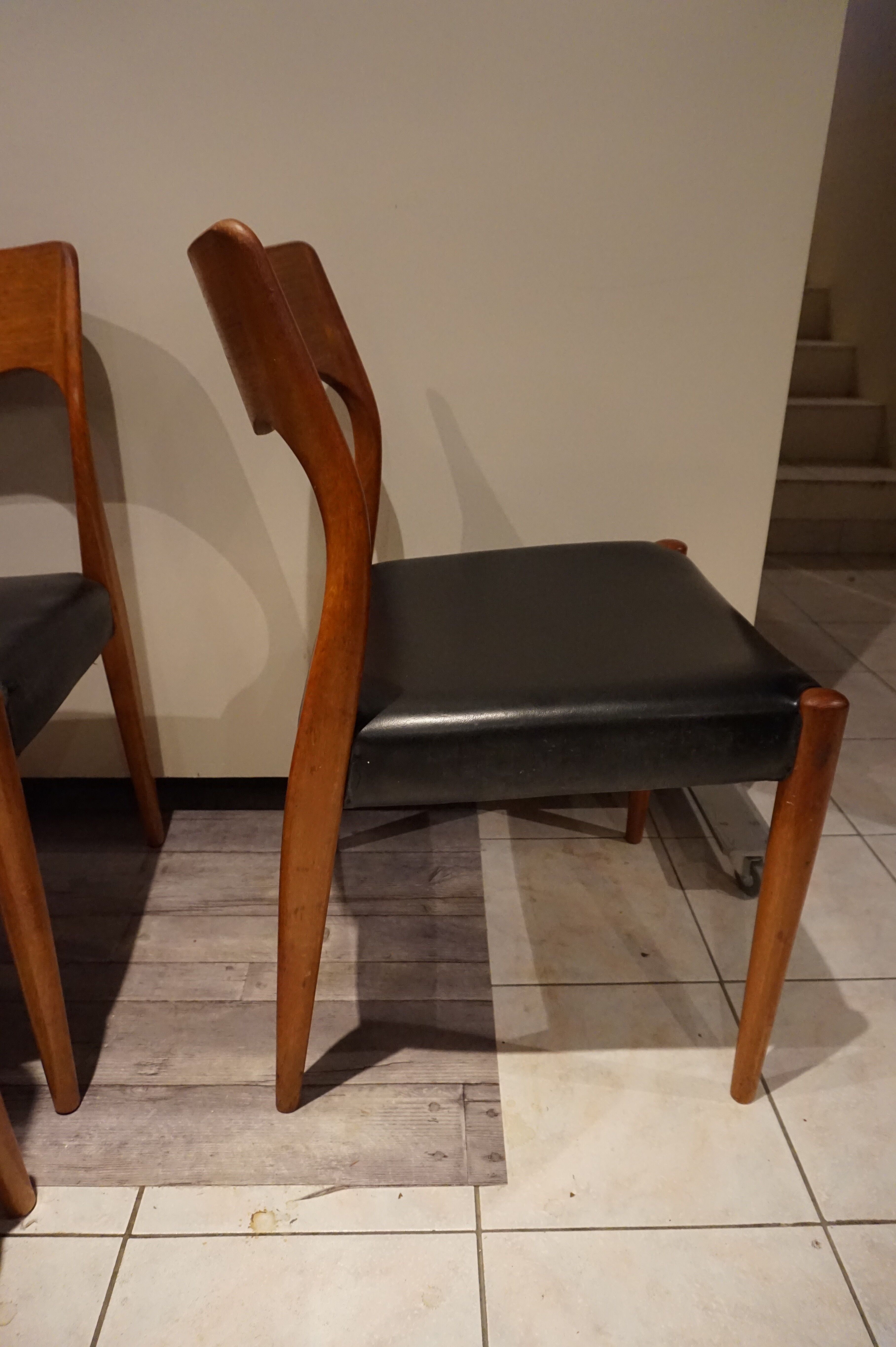 Suite de 4 chaises Scandinaves 1960 en teck