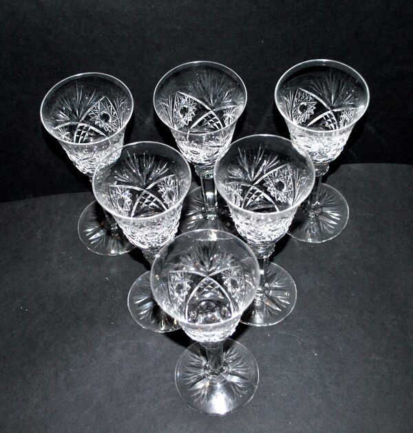 Série de 6 verres à vin en cristal taillé diamant Lemberg ou Saint-Louis 18cm