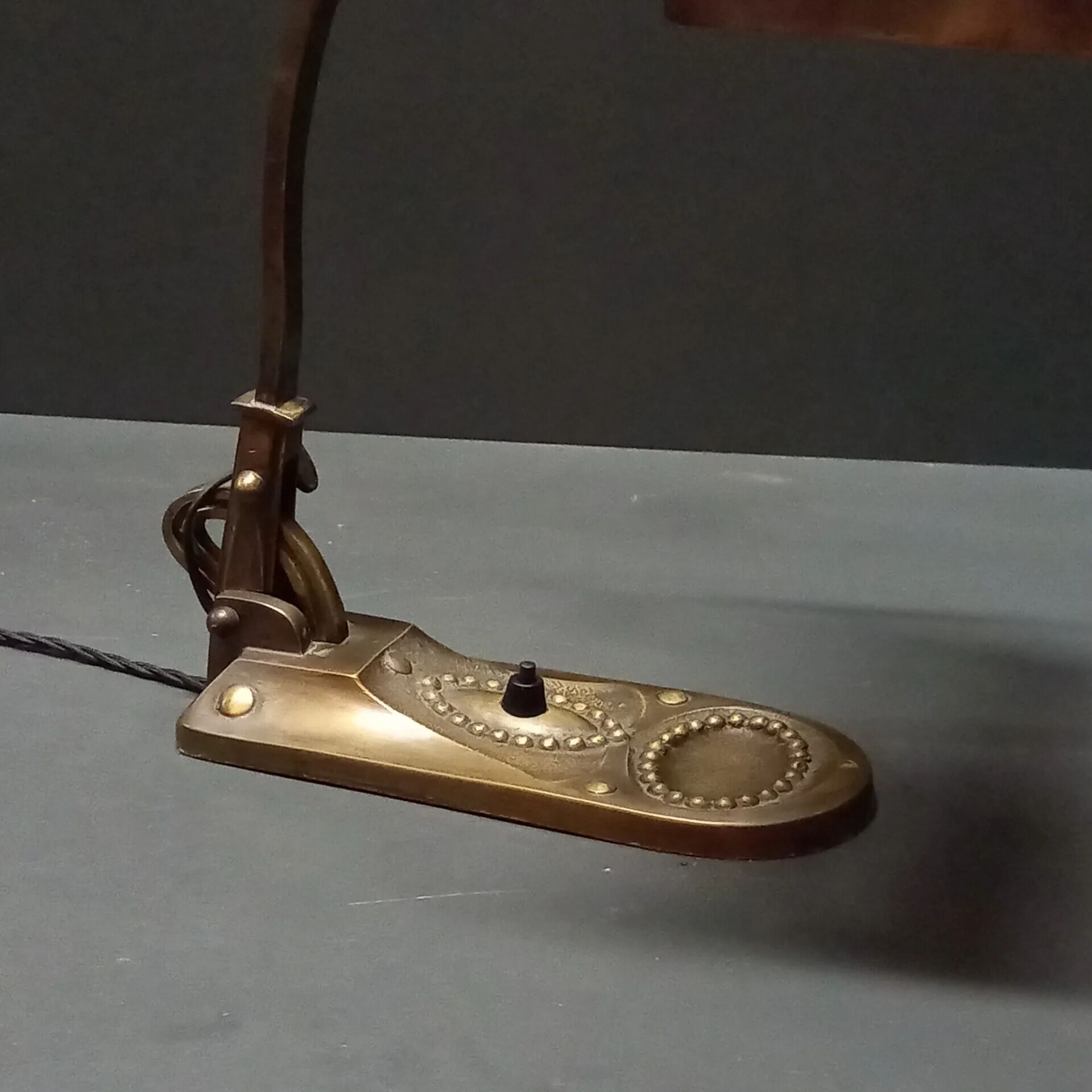 Antique brass Art Deco notary lamp/banker lamp