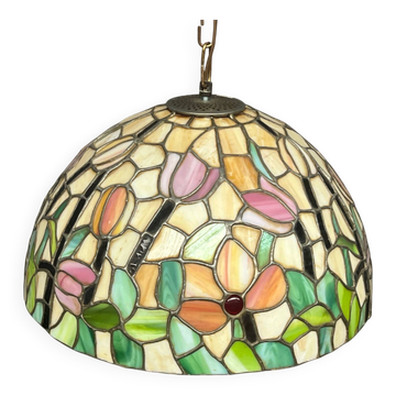 Tiffany-style pendant suspension.