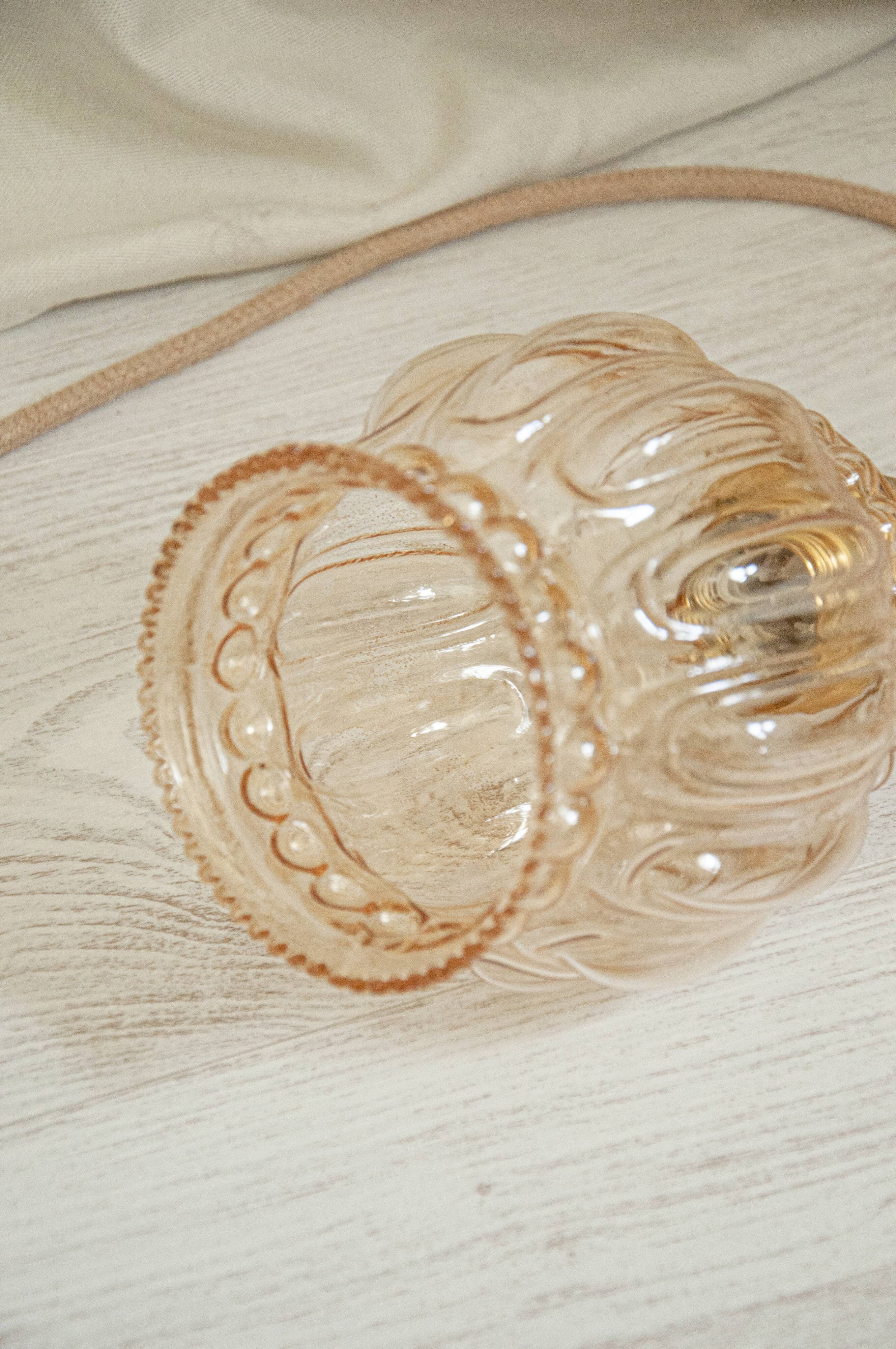 Suspension or vintage globe player