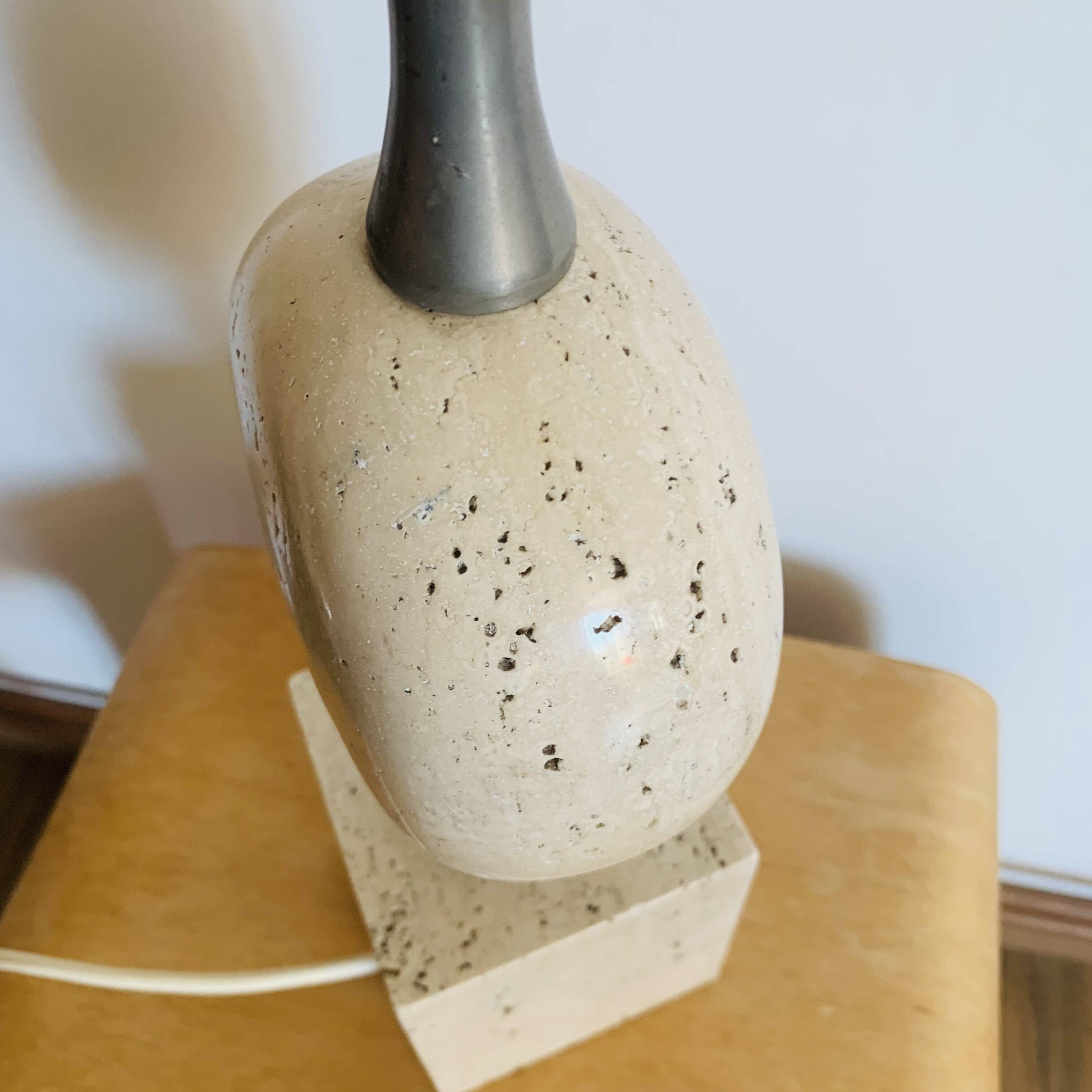 Pied de lampe Philippe Barbier en travertin – années 1970