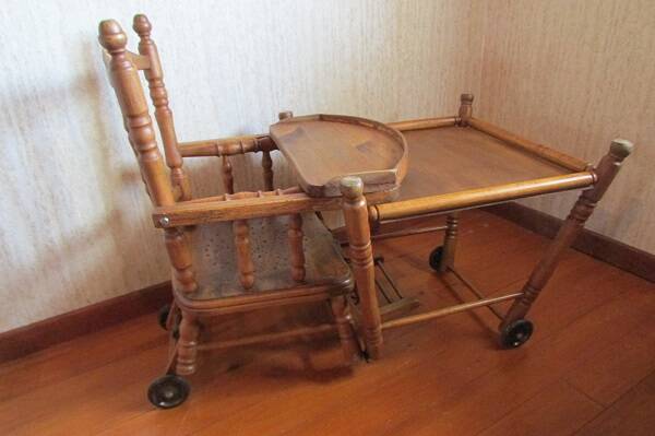 Chaise haute d'enfant , en bois , début 20ème
