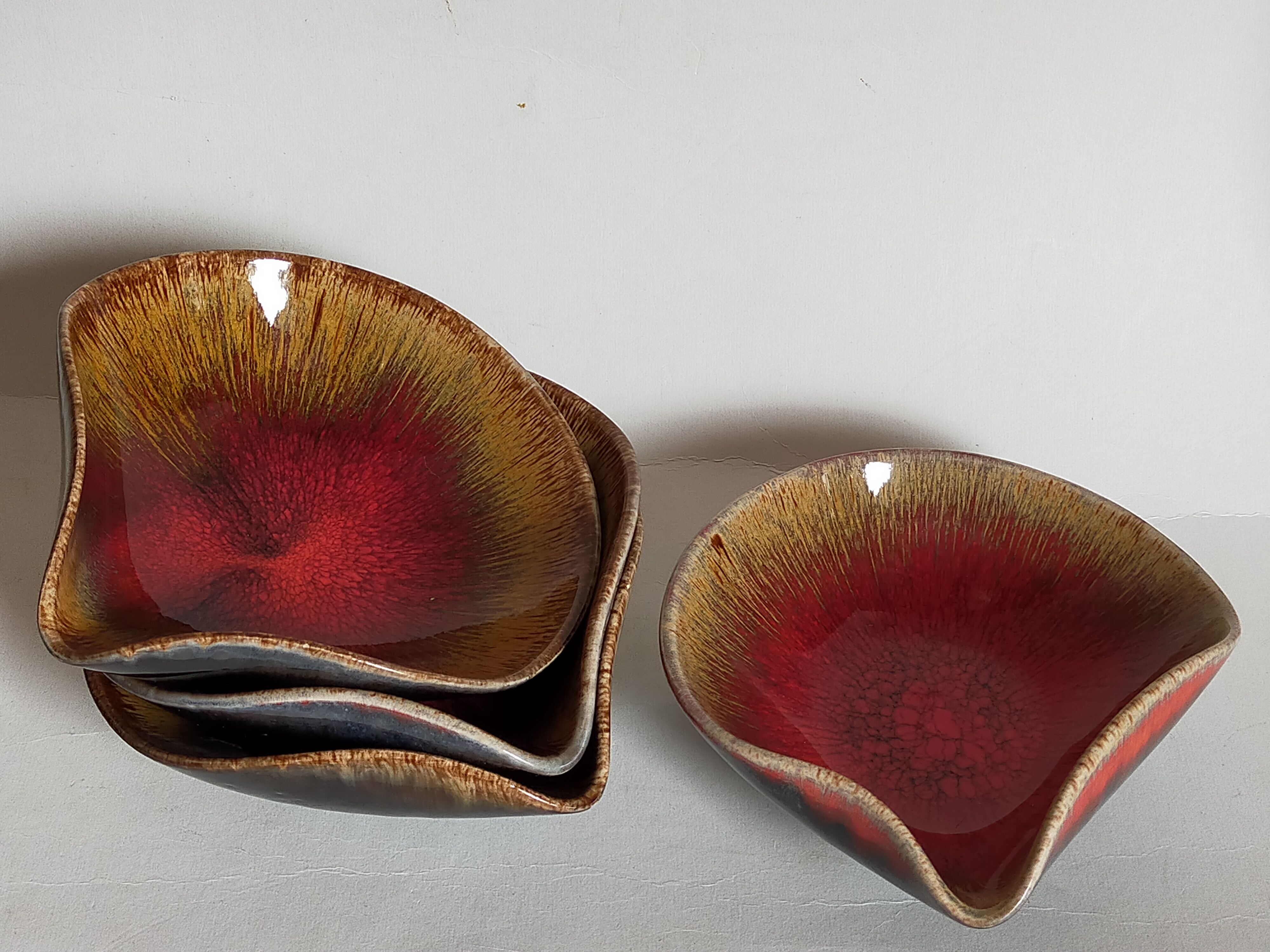 Four bowls free-form cups with French metal enamel