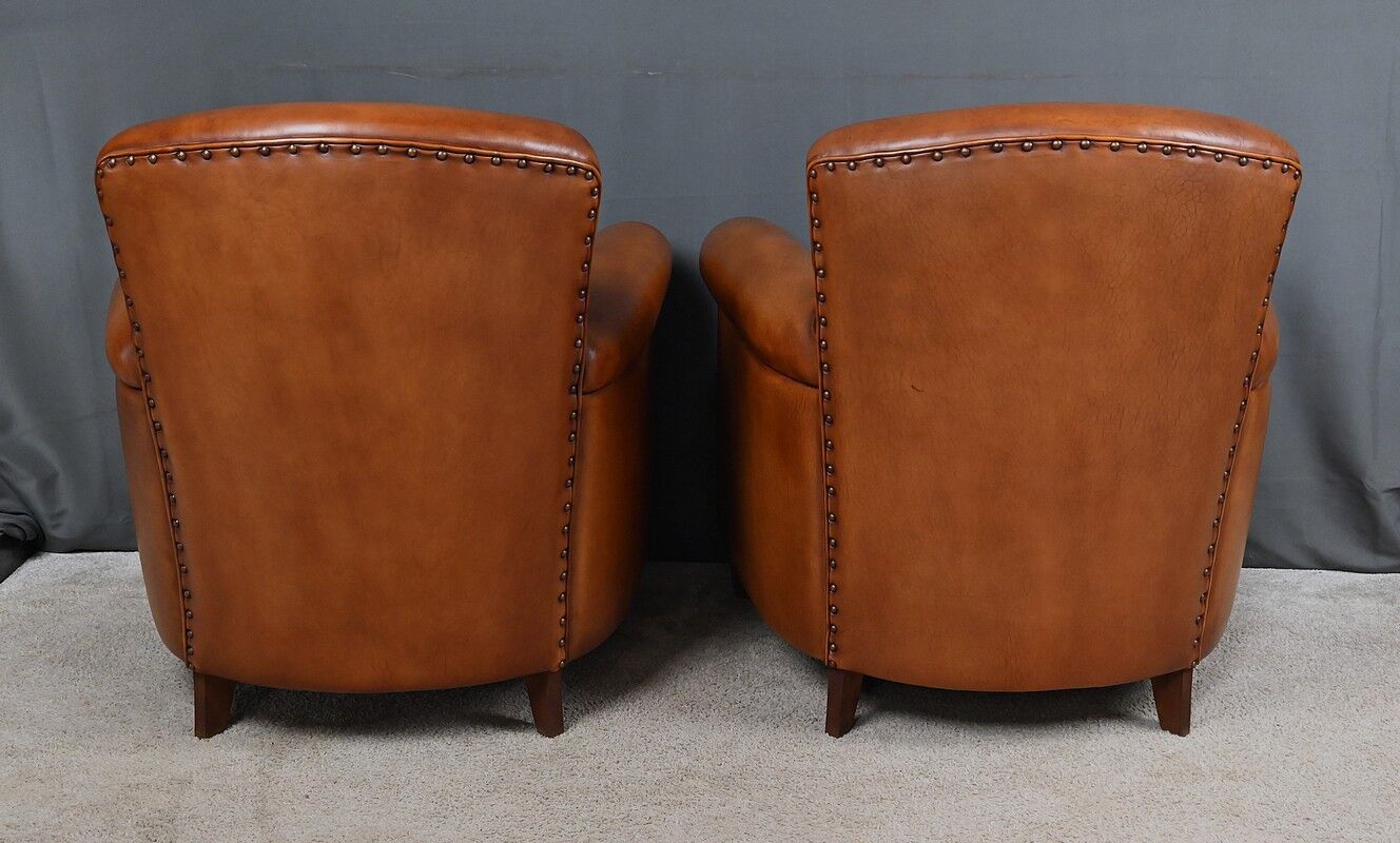 Paire de fauteuils club en cuir