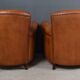Paire de fauteuils club en cuir