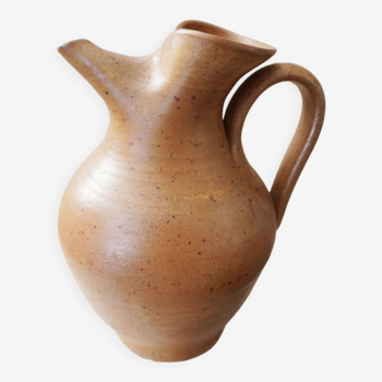 Sandstone pitcher