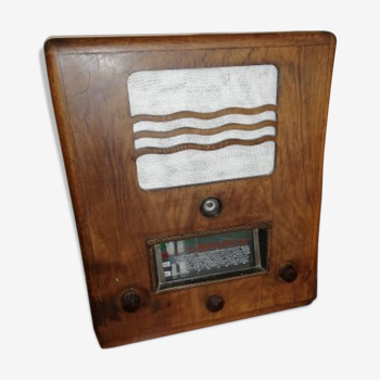 Vintage radio equipped with bluetooth