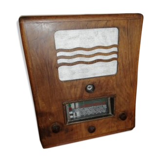 Vintage radio equipped with bluetooth